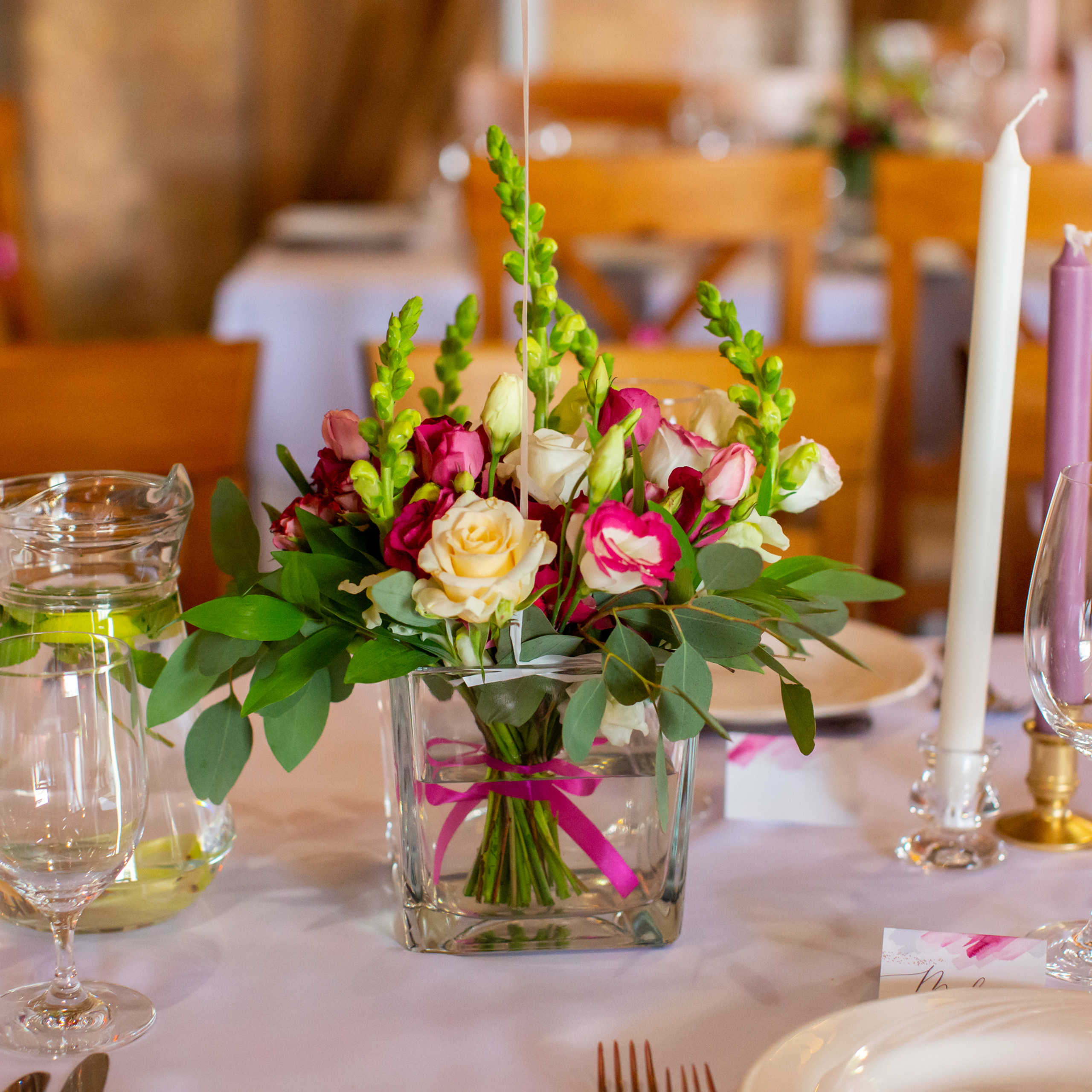 Композиция на стол Фото зона цветочная композиция оформление свадьбы kāzu dekors