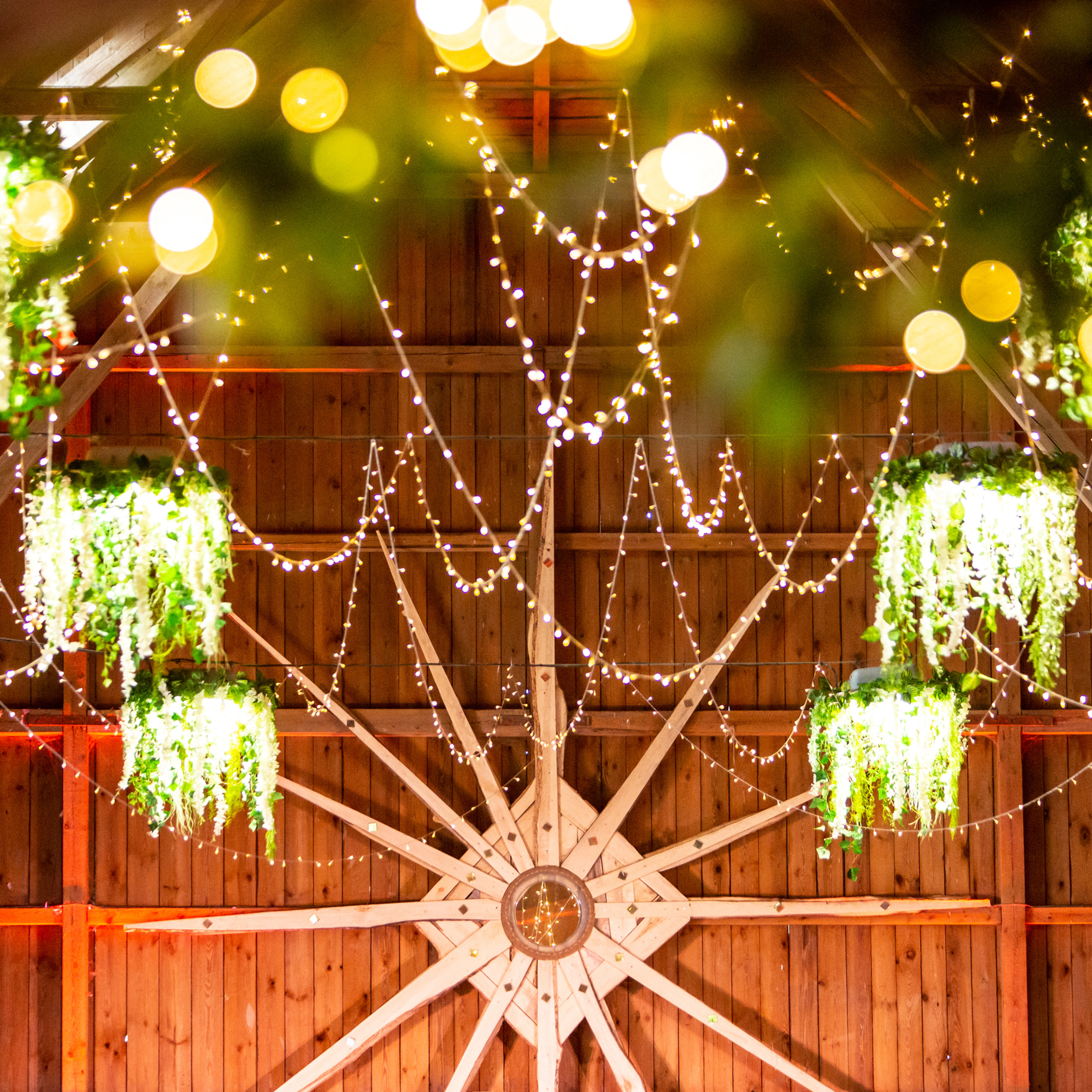 Композиция на стол Фото зона цветочная композиция оформление свадьбы kāzu dekors