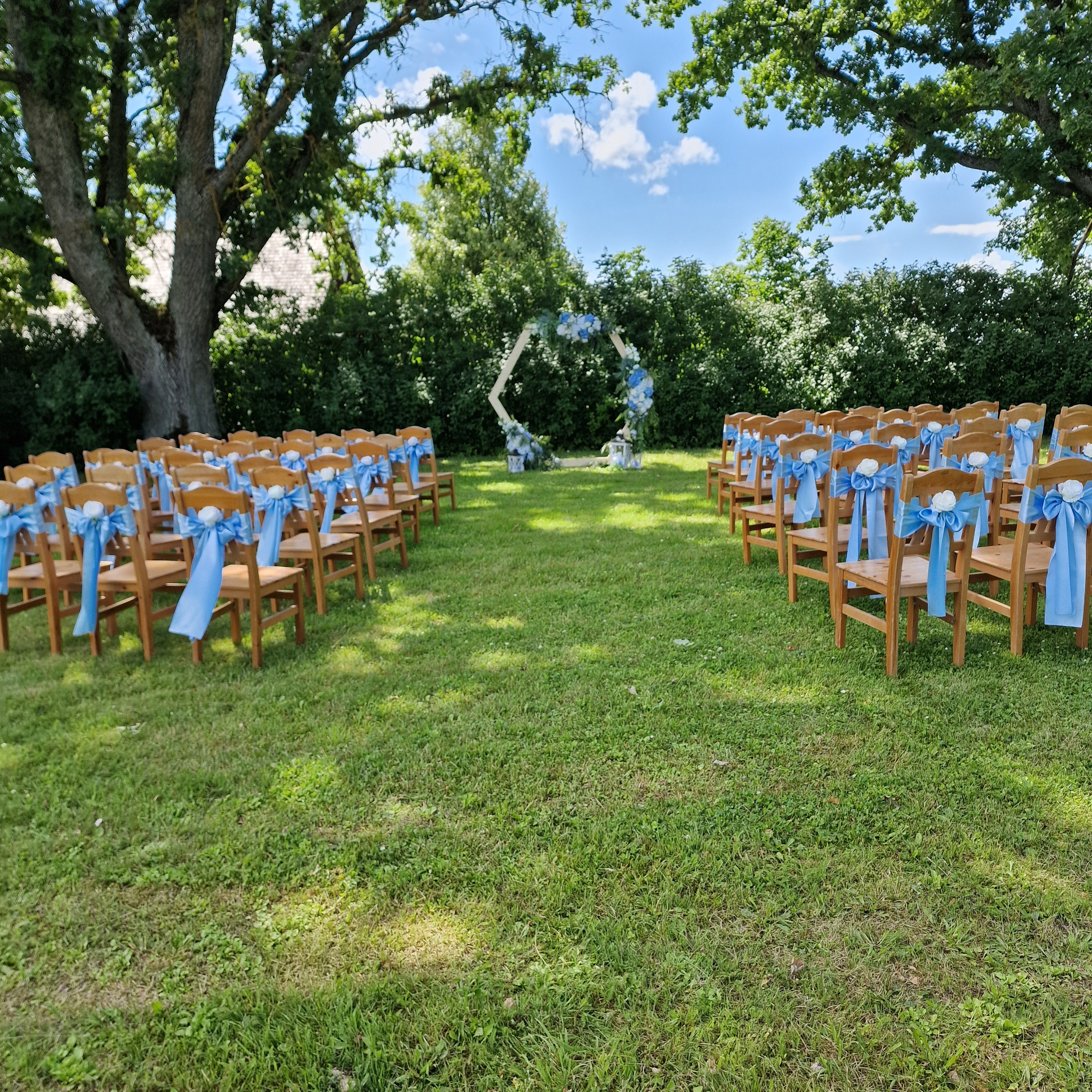 Līgavas pušķis Букет невесты свадебная церемония арка из живых цветов оформление арки выездная церемония штатив с цветами Laulīby reģestrācija kāzu Arka arka ar dzīviem ziediem