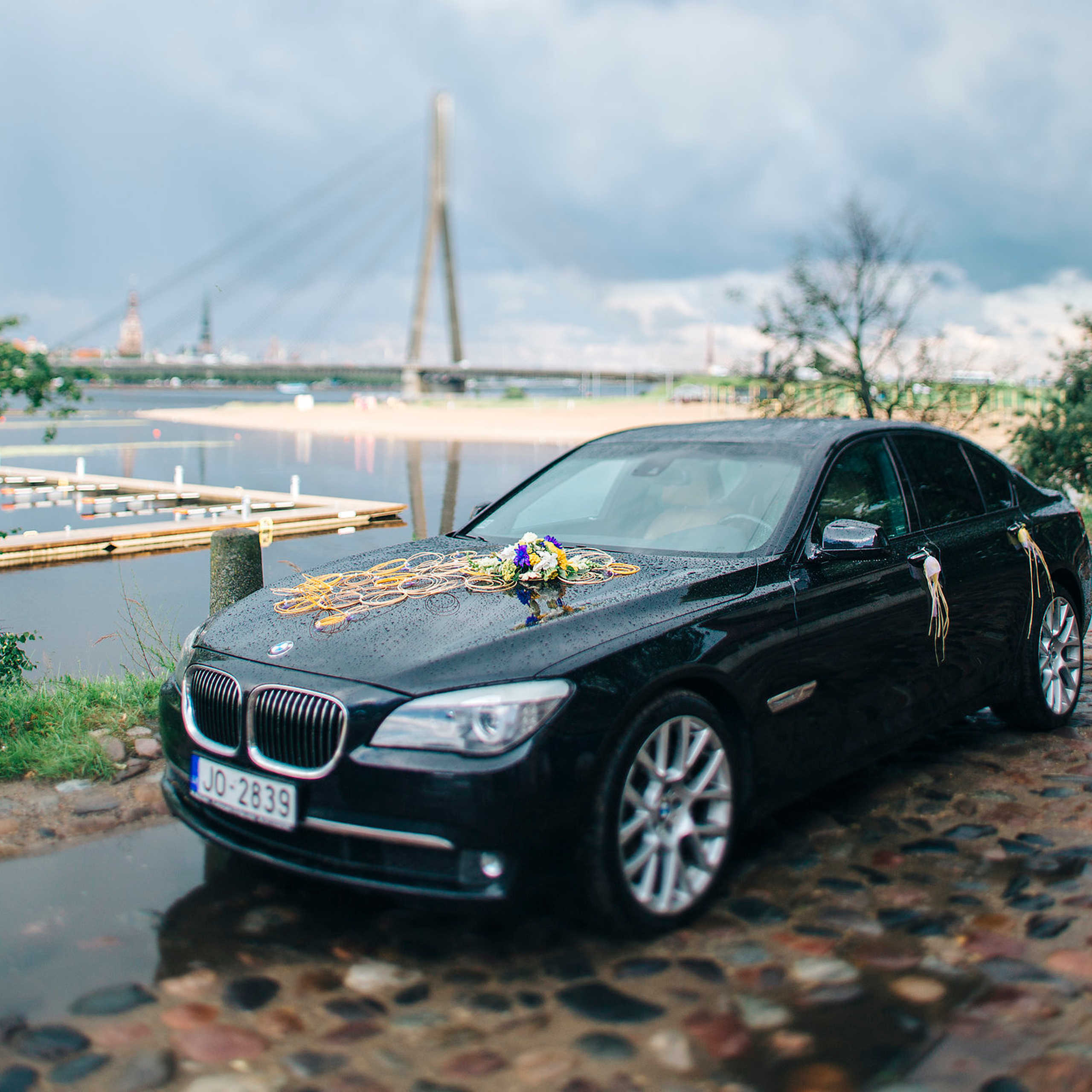 Оформление свадебной машины
Оформление свадебного авто
Декор на машину
Композиция на машину
Mašīna dekors
Kāzu auto