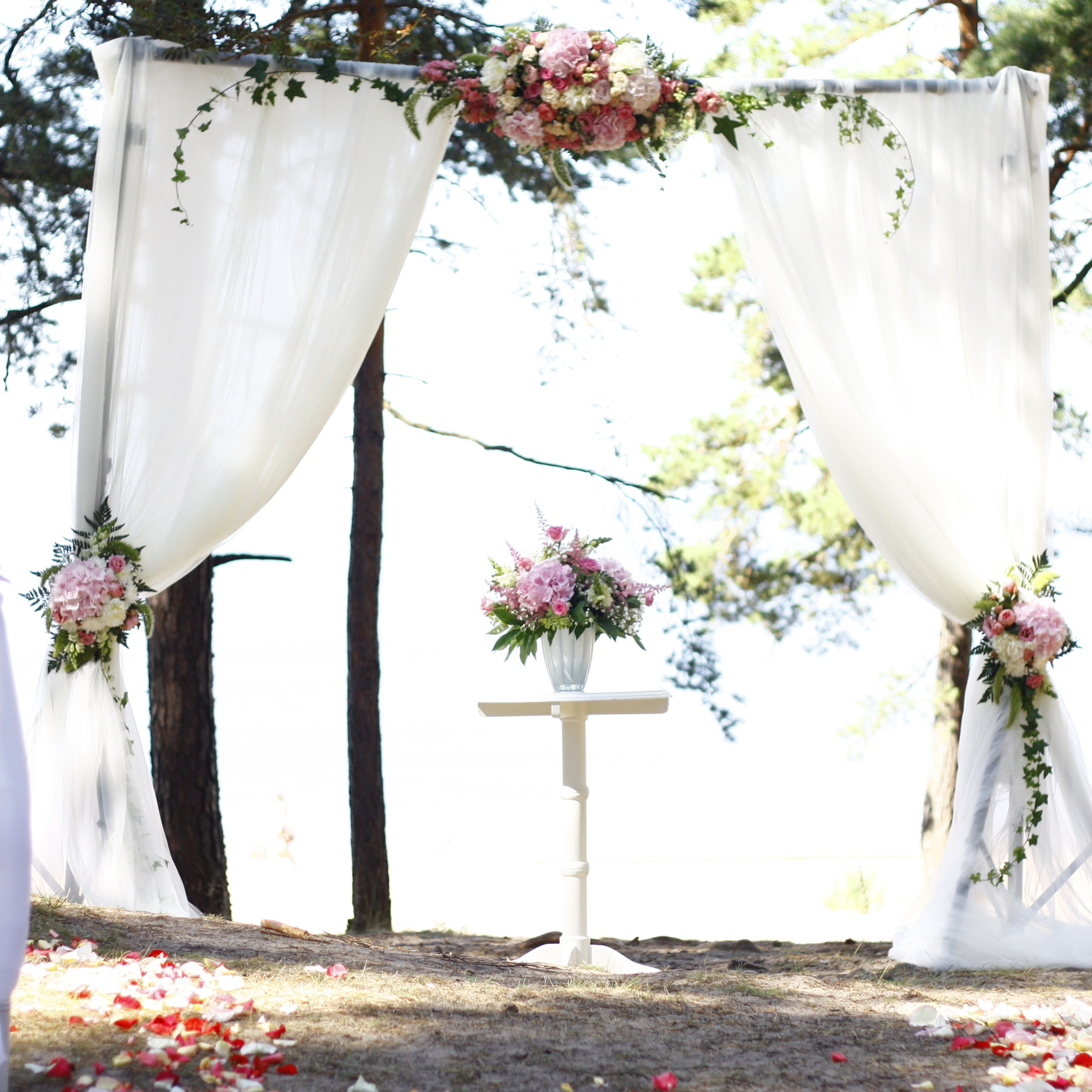 свадебная церемония
арка из живых цветов
оформление арки
выездная церемония
штатив с цветами
Laulīby reģestrācija
kāzu Arka
arka ar dzīviem ziediem