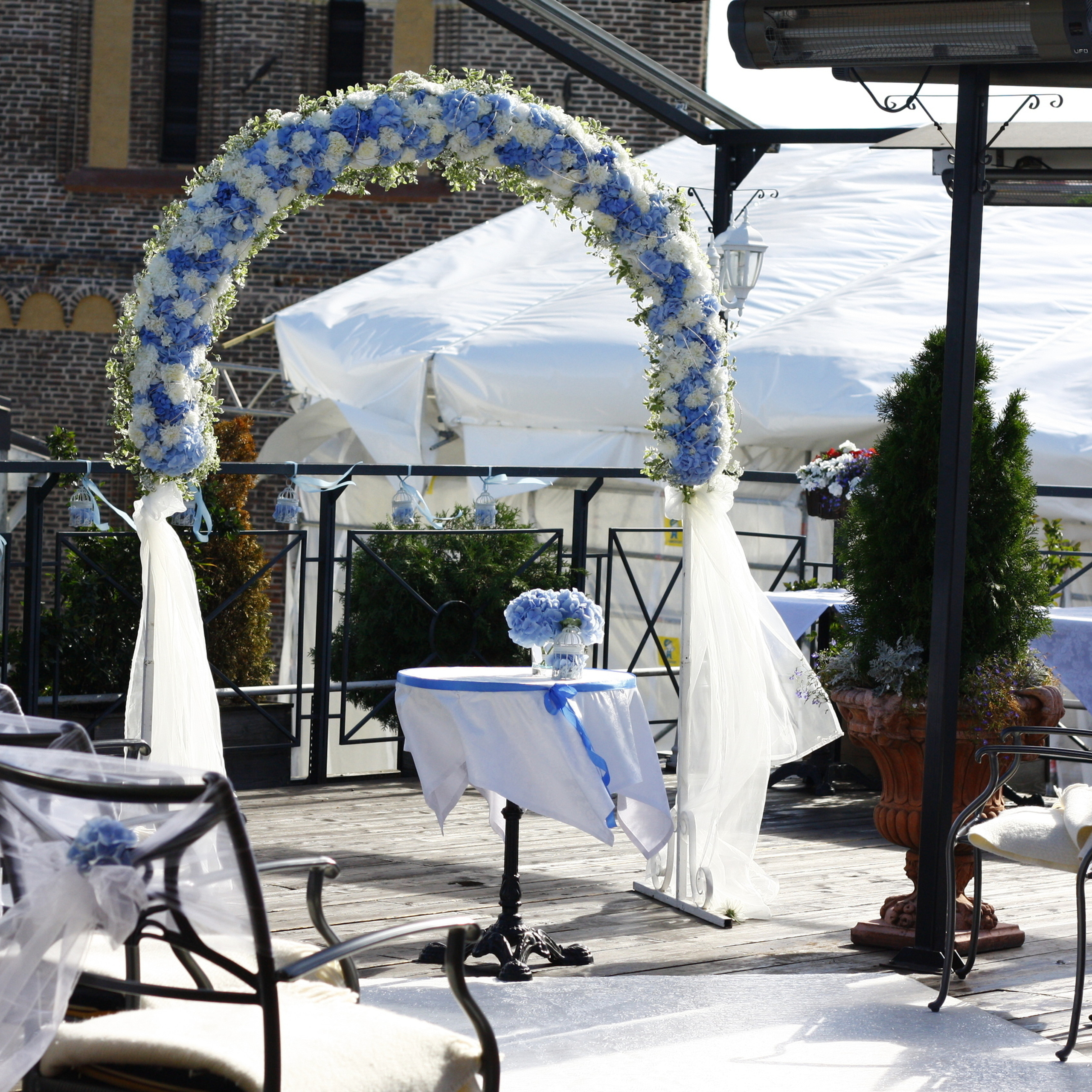 свадебная церемония
арка из живых цветов
оформление арки
выездная церемония
штатив с цветами
Laulīby reģestrācija
kāzu Arka
arka ar dzīviem ziediem