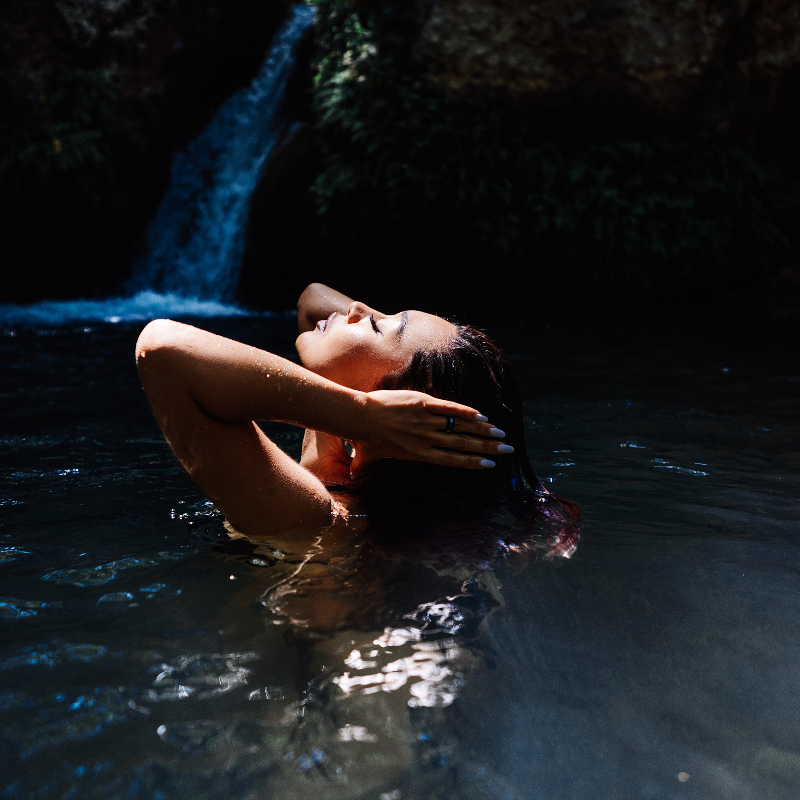 Фотосессия в аквастудии. Женский сексуальный фотограф в Анталии, Турции Надин Оздемир