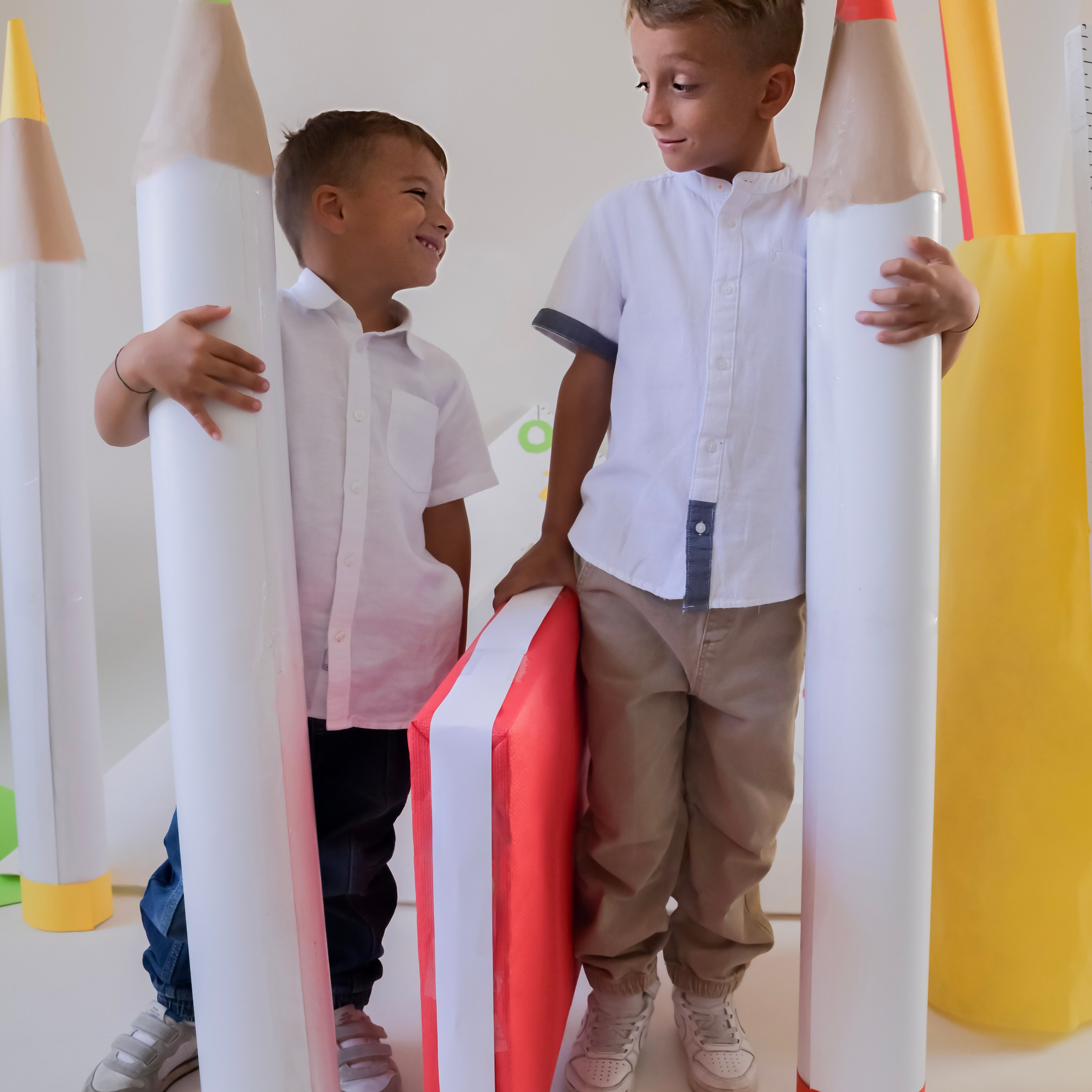 STEFANO&ANDREA - MINI FOTO SESSIONE DEI FRATELLI IL&nbsp;RITORNO A&nbsp;SCUOLA