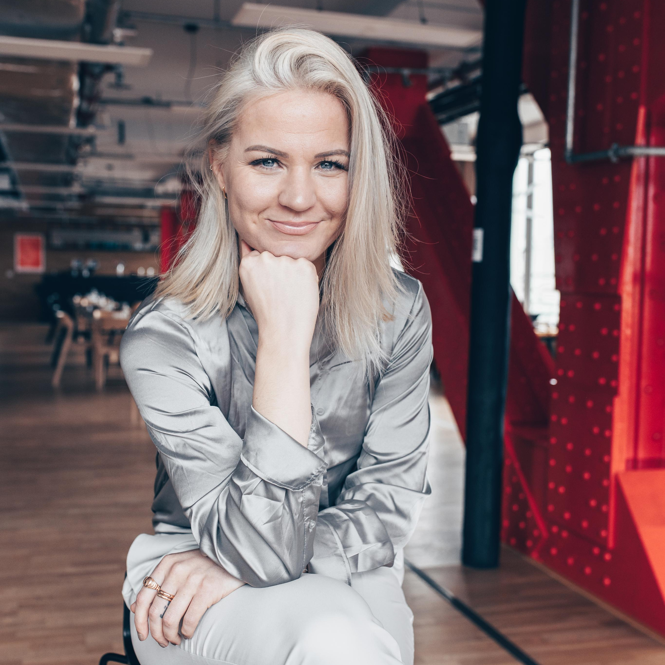 Review. Dana Lišková — Empathetic Photographer | Introspective Artist |Neurodivergent Coach | Founder of Artepy.cz