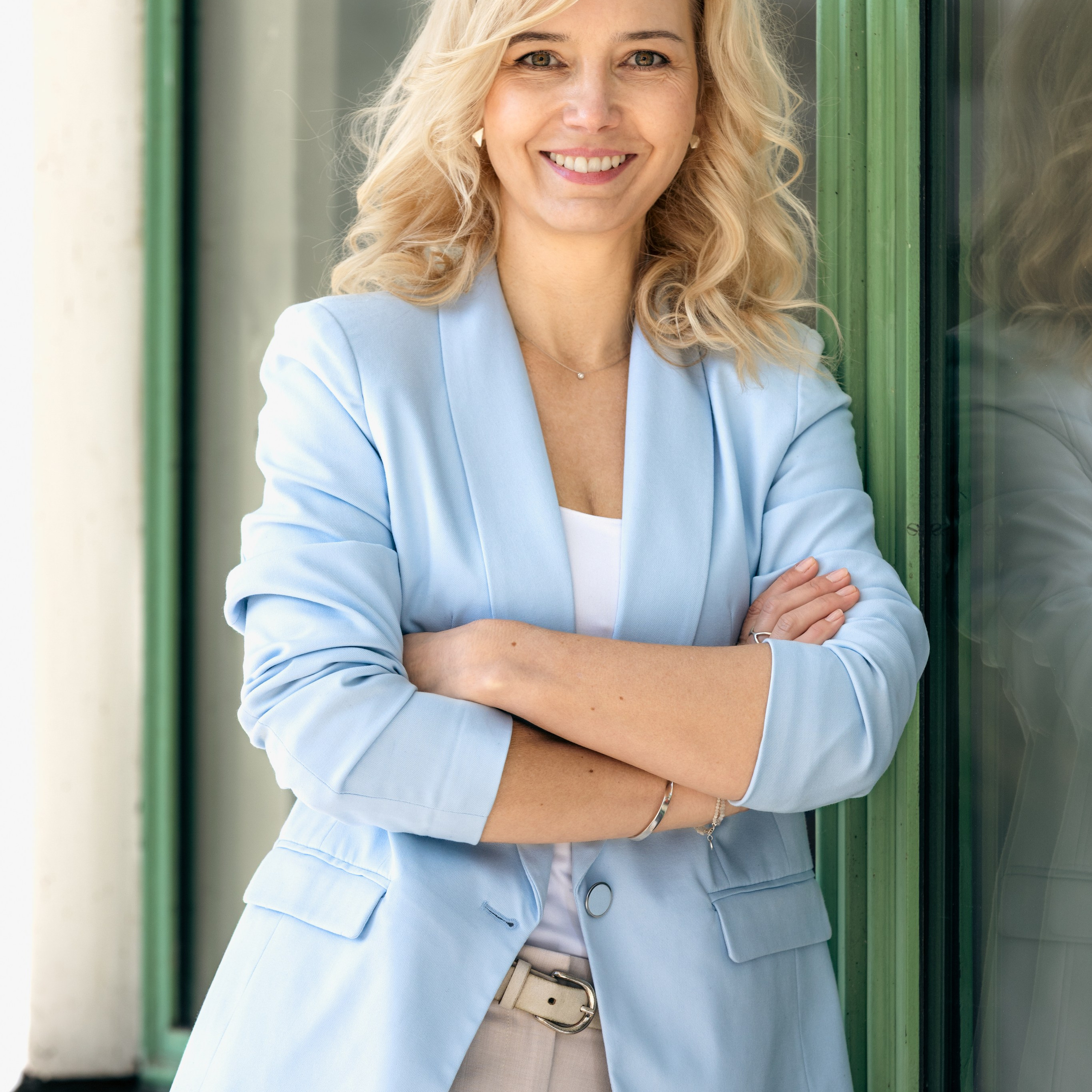 Review. Dana Lišková — Empathetic Photographer | Introspective Artist |Neurodivergent Coach | Founder of Artepy.cz