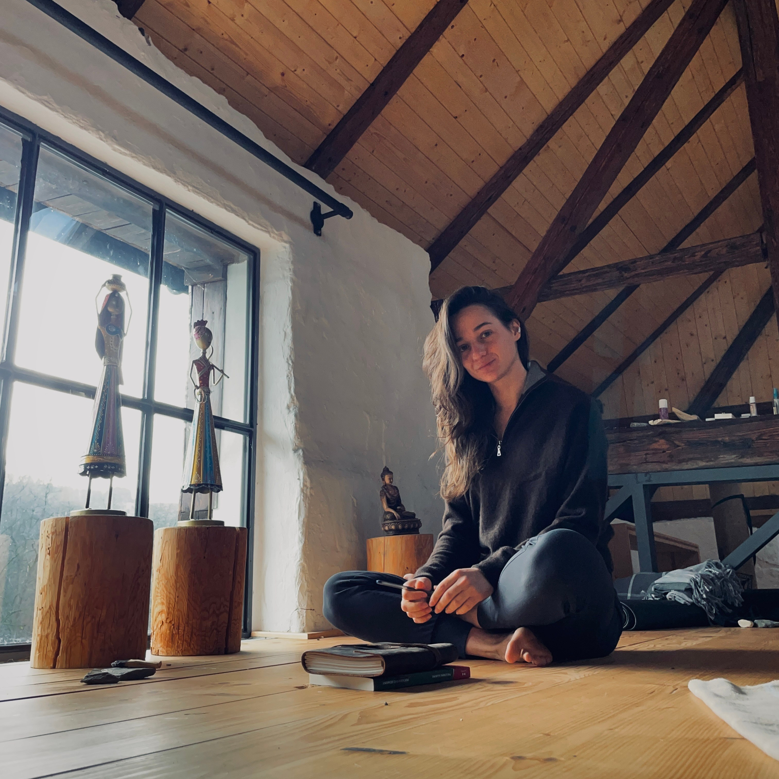 ABOUT. Dana Lišková — Empathetic Photographer | Introspective Artist |Neurodivergent Coach | Founder of Artepy.cz