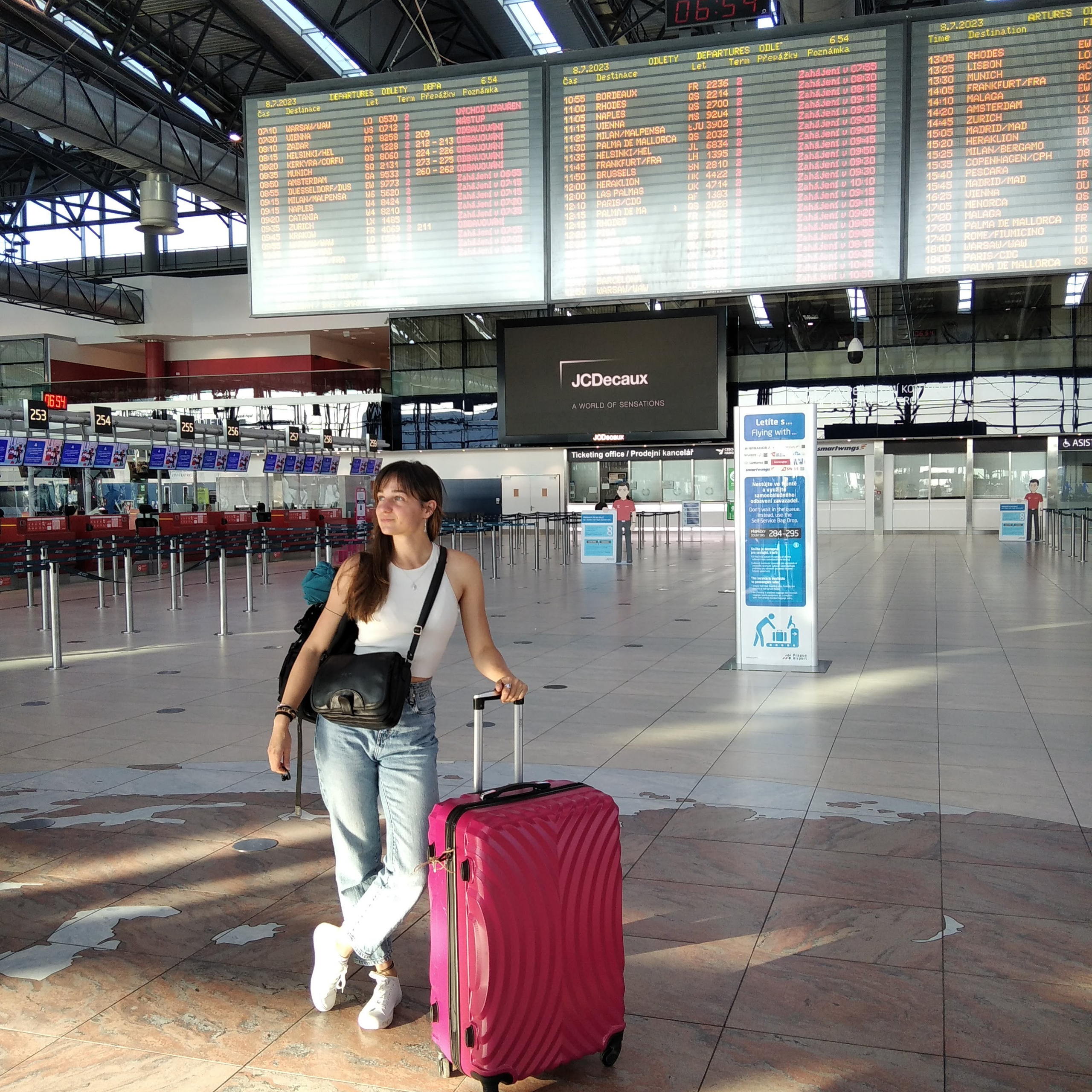 ABOUT. Dana Lišková — Empathetic Photographer | Introspective Artist |Neurodivergent Coach | Founder of Artepy.cz