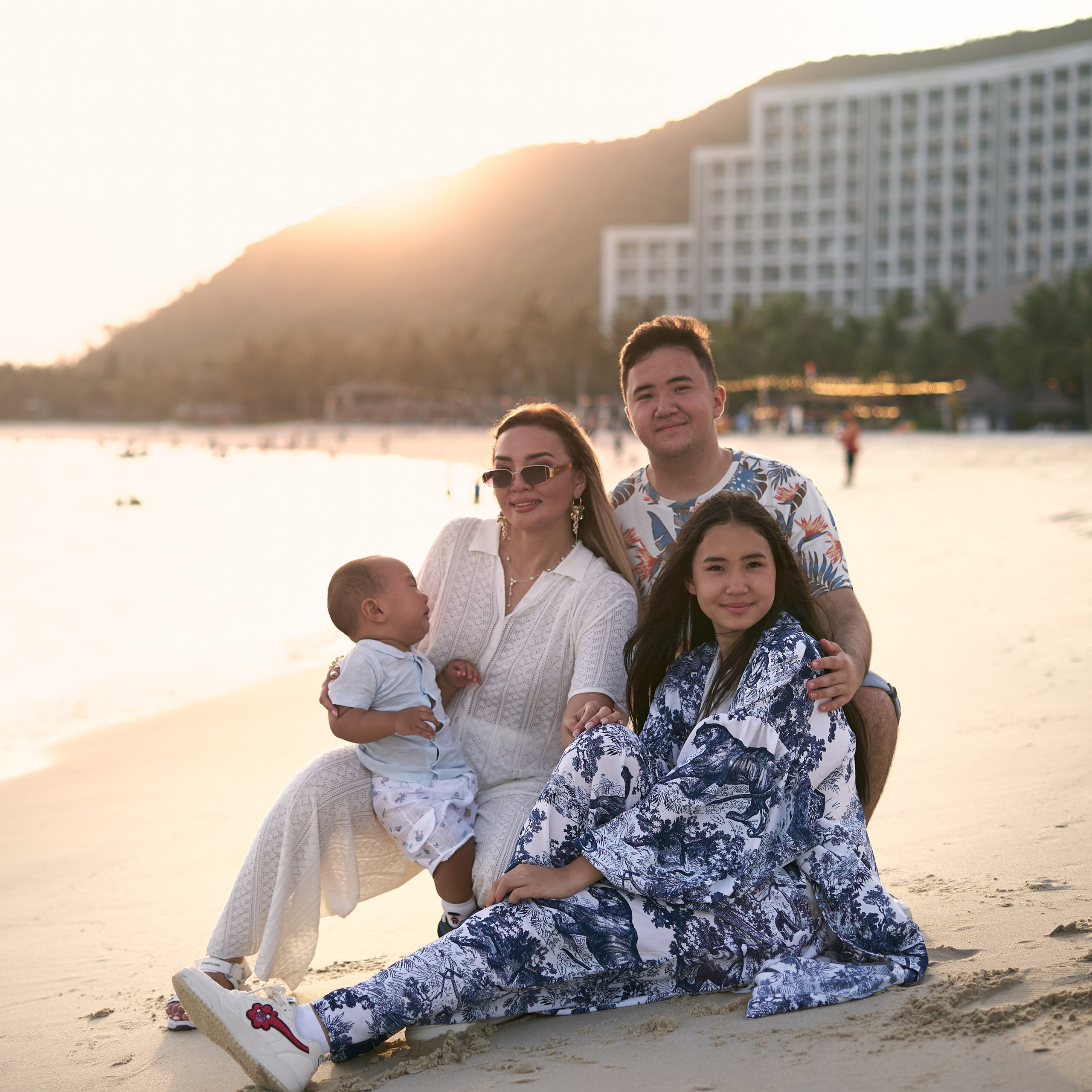 Vinpearl Resort & Spa. Семейный фотограф в Нячанге. Прогулки, lovestory, свадебные, студийные съёмки
