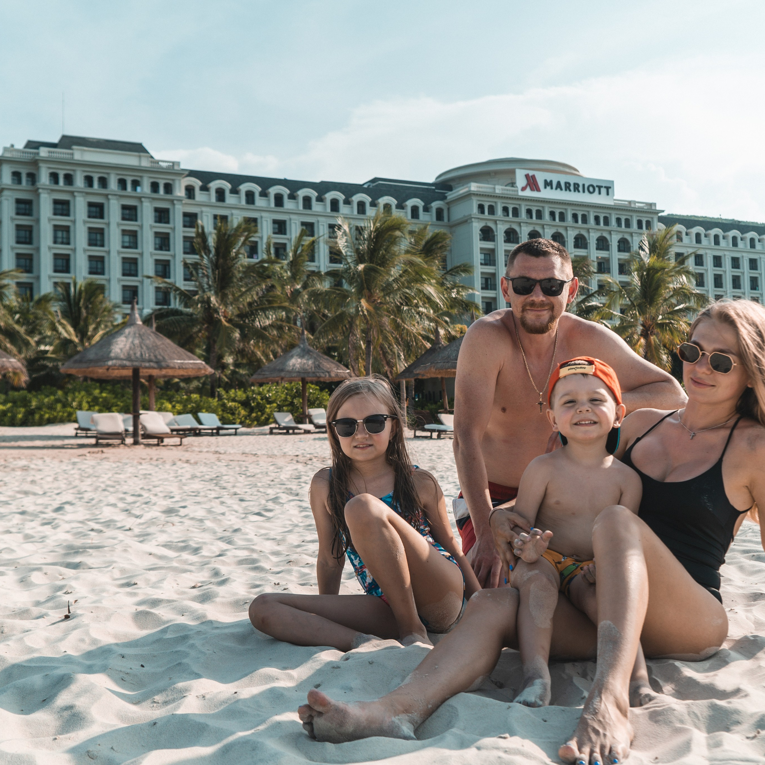 Семейная Marriott. Семейный фотограф в Нячанге. Прогулки, lovestory, свадебные, студийные съёмки