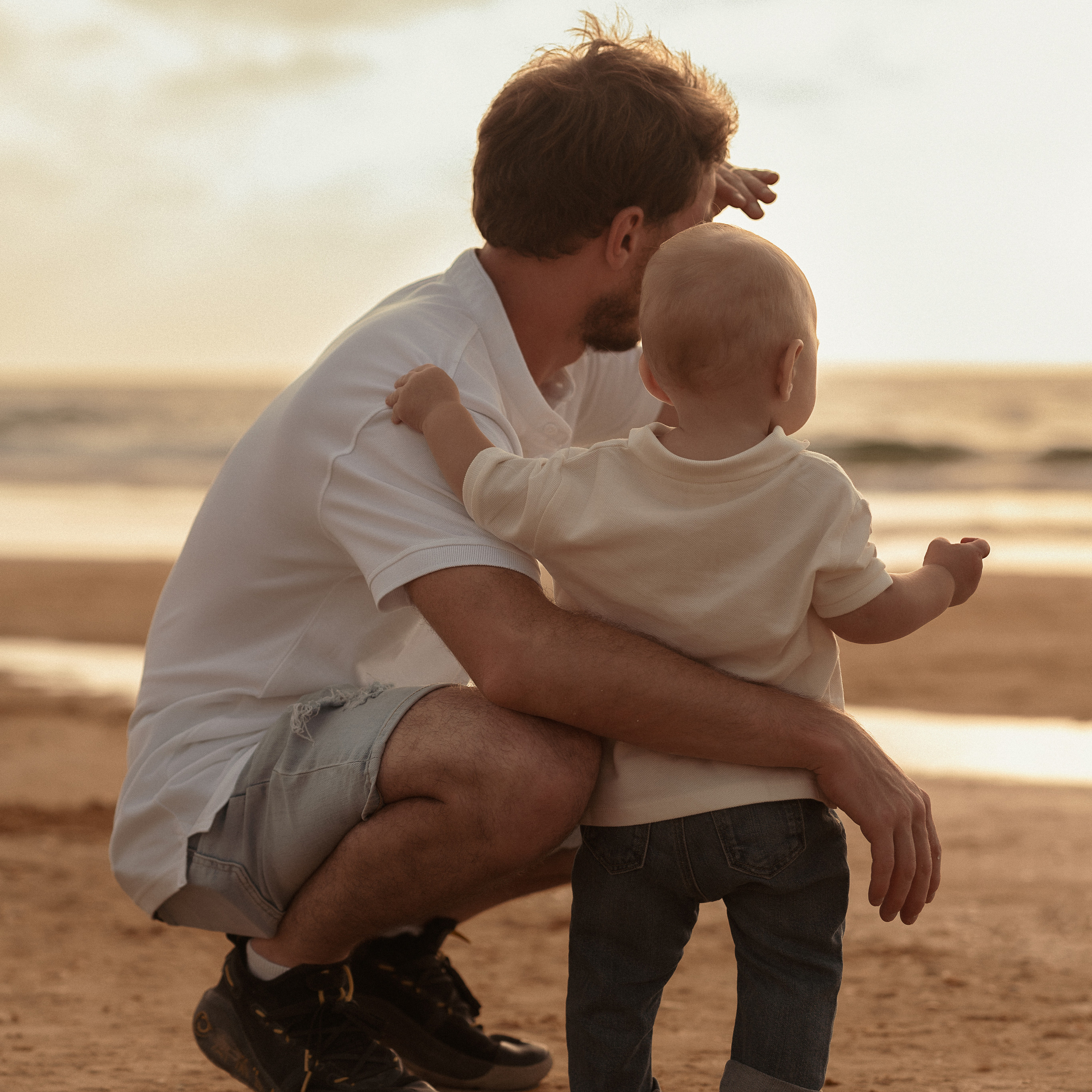 Family Photoshoot by the Sea: Photos Full of Sunlight and Light