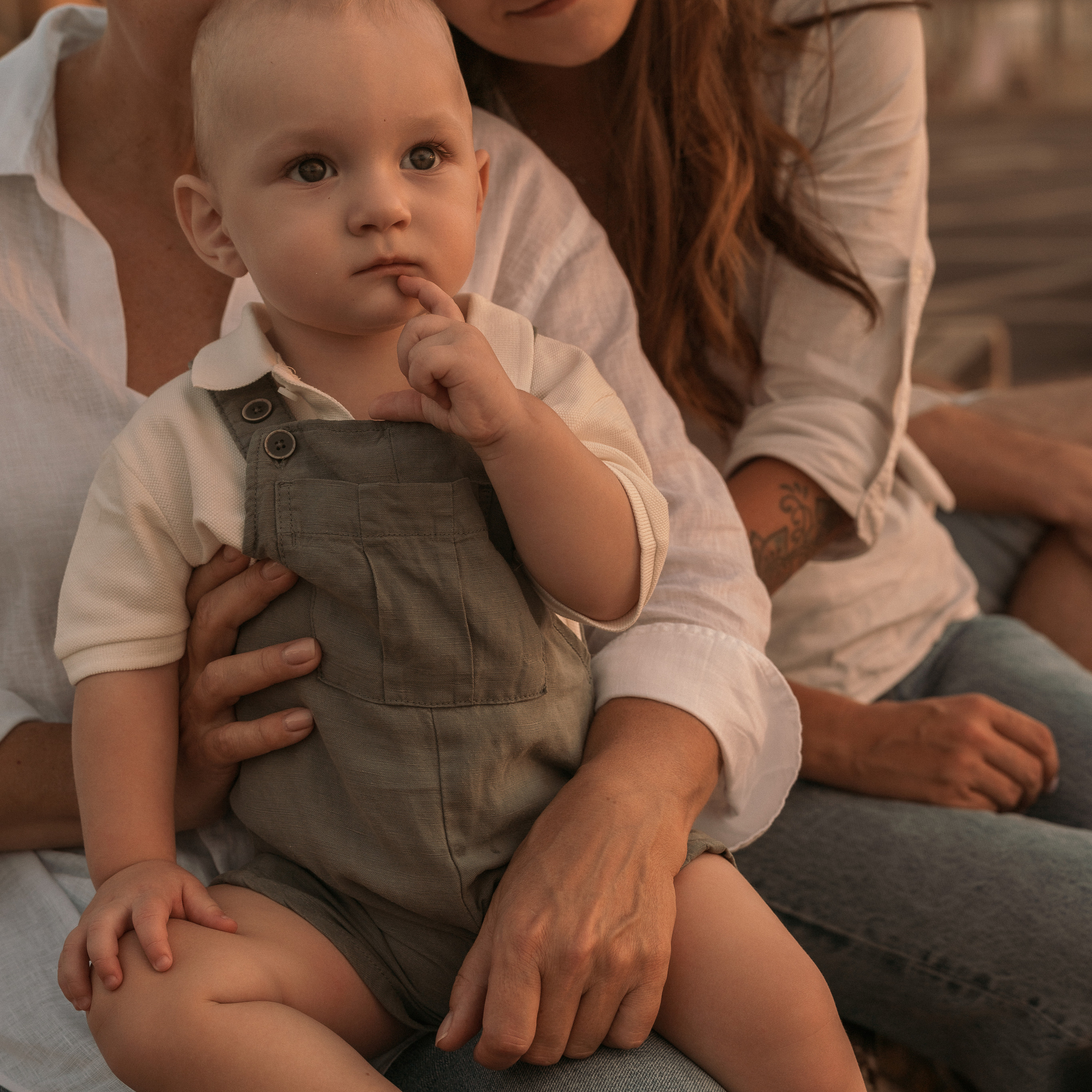 Family Photoshoot by the Sea: Photos Full of Sunlight and Light
