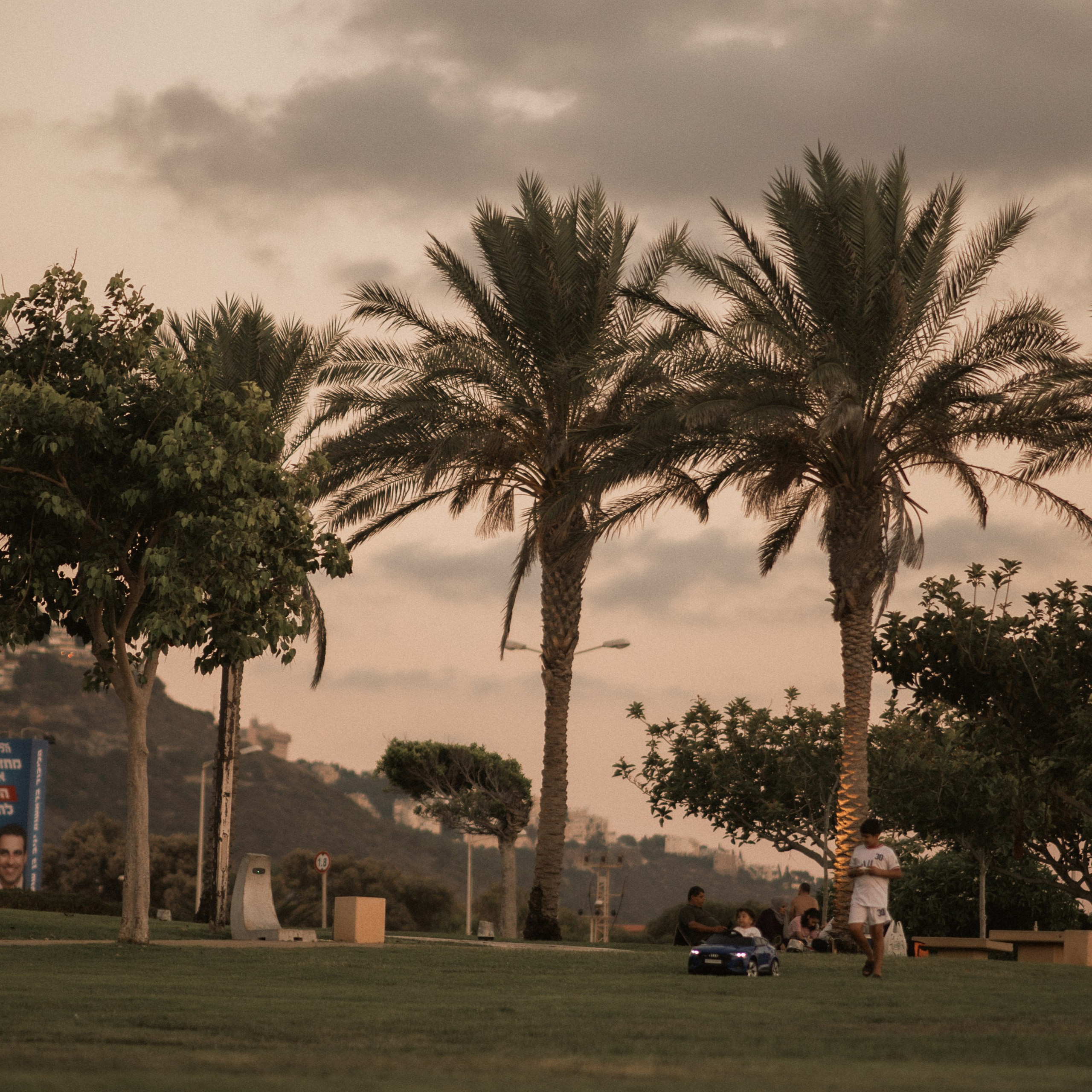 Photoshoots in Geht Park: Green Space for Harmonious Shots
