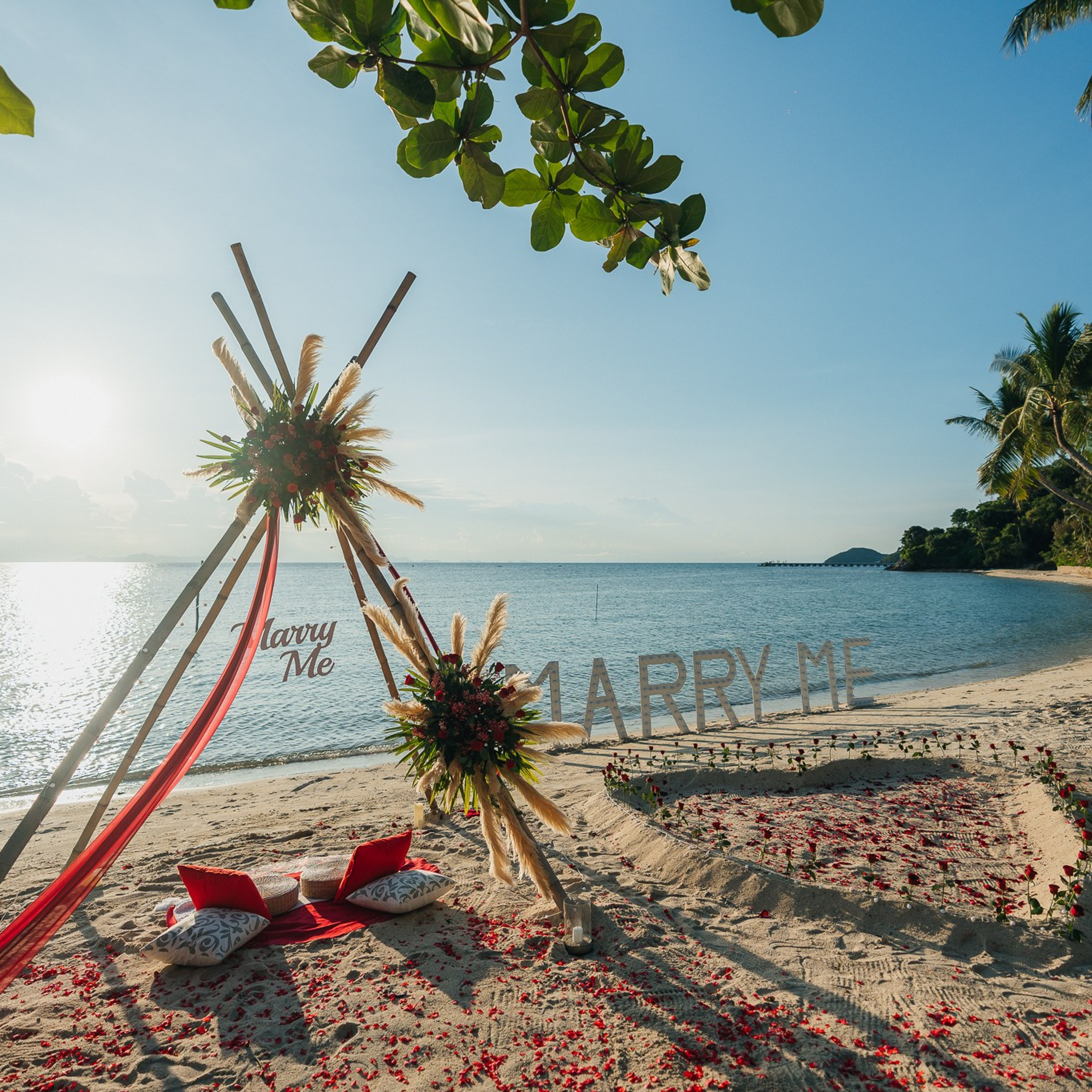 Photo. Romantic proposal on Koh Samui, Thailand