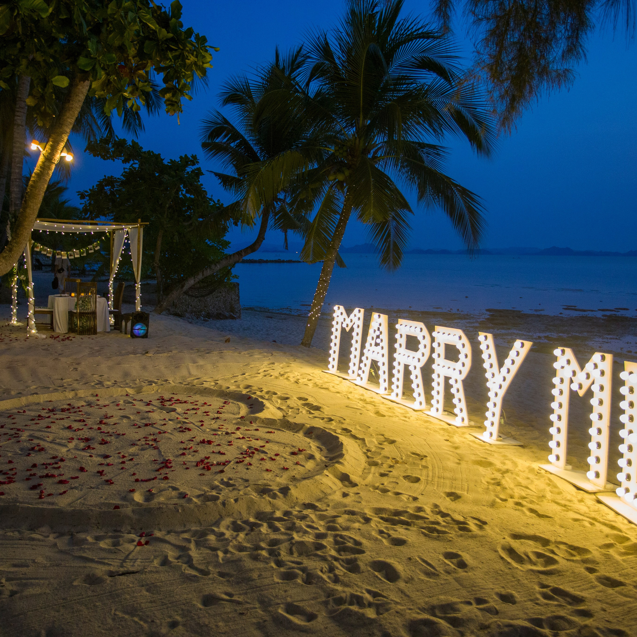 Photo. Romantic proposal on Koh Samui, Thailand