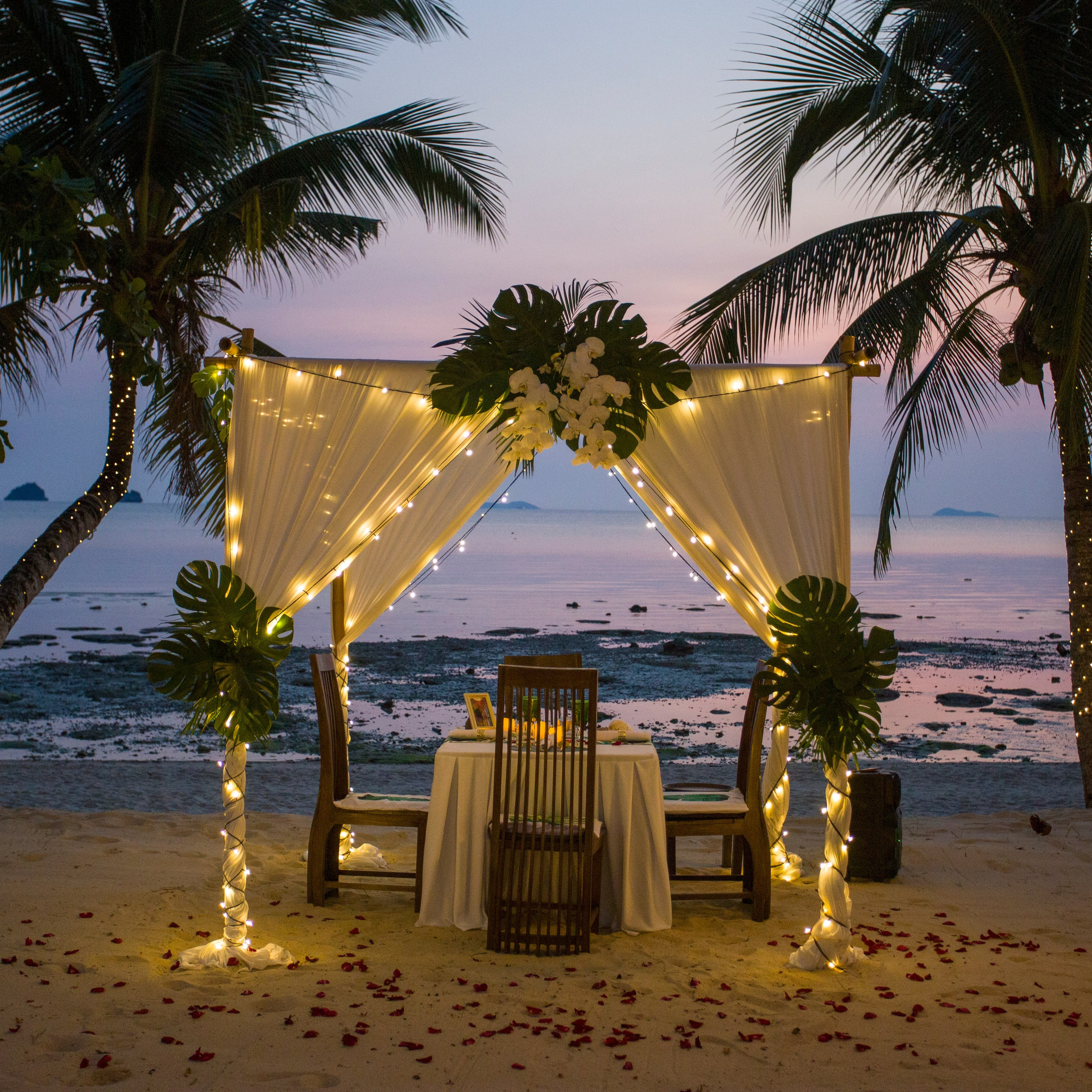 Photo. Romantic proposal on Koh Samui, Thailand