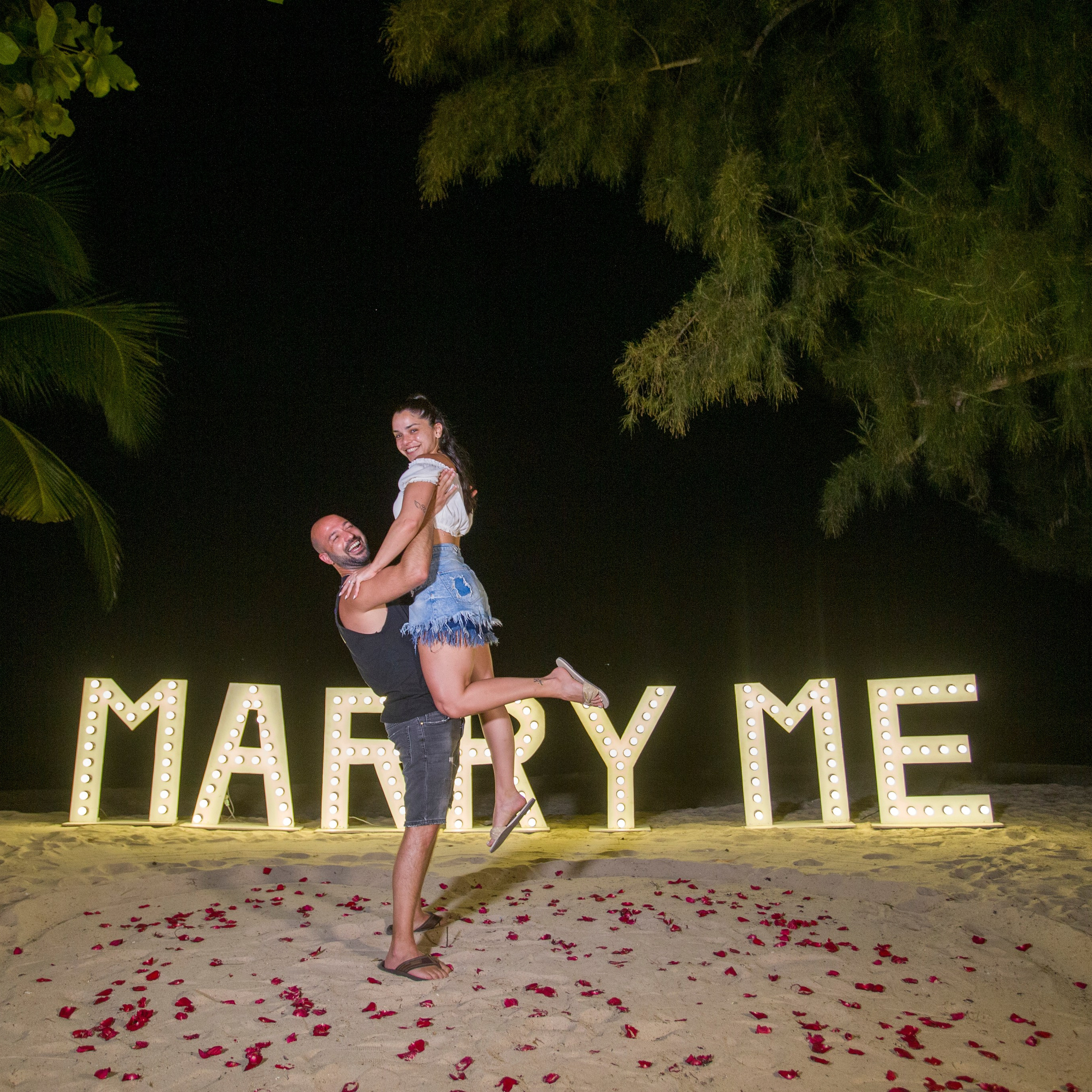 Photo. Romantic proposal on Koh Samui, Thailand