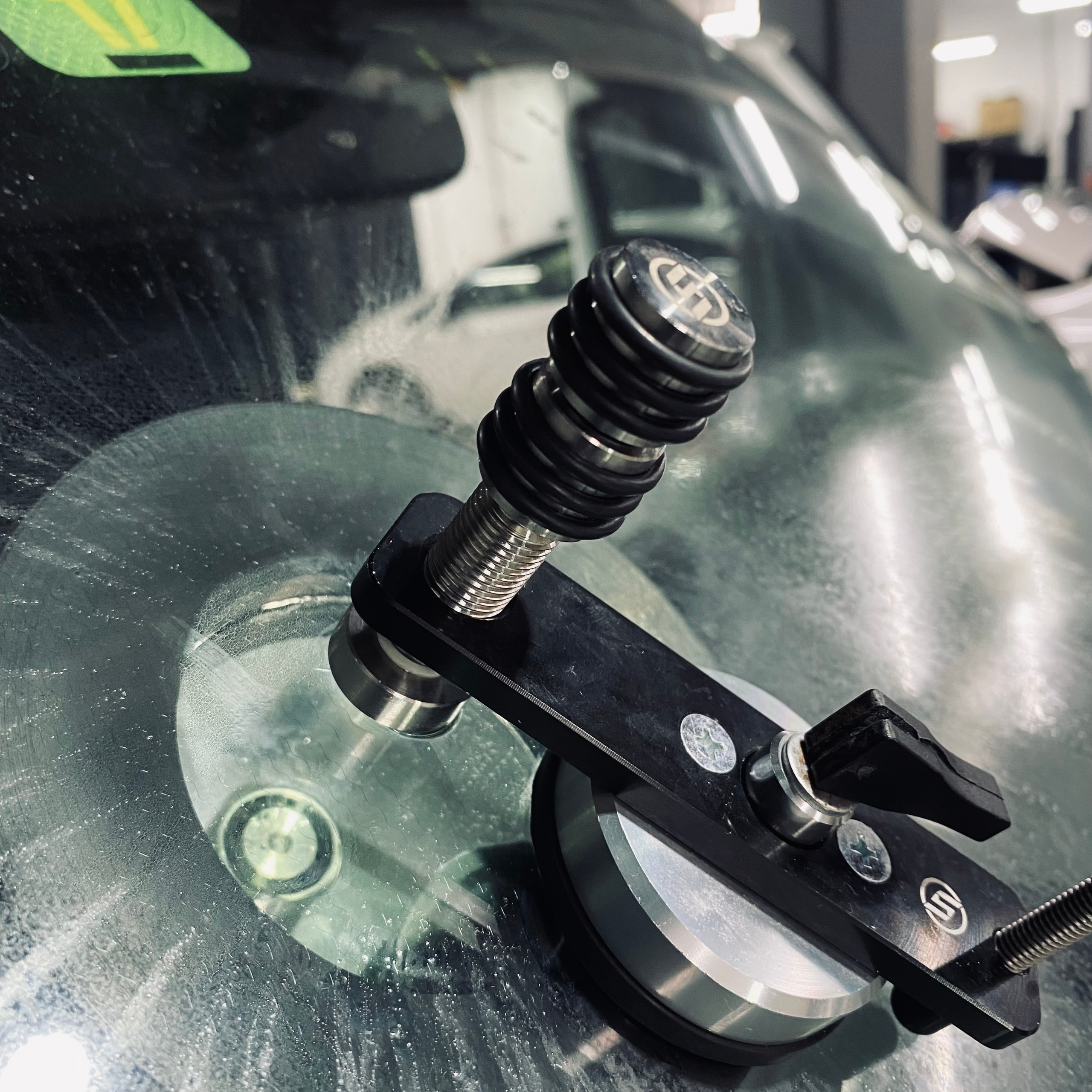 Ремонт сколов и трещин на лобовом стекле детейлинг Кишинёв инстаграм https://instagram.com/maxshiller_?igshid=OGQ5ZDc2ODk2ZA==