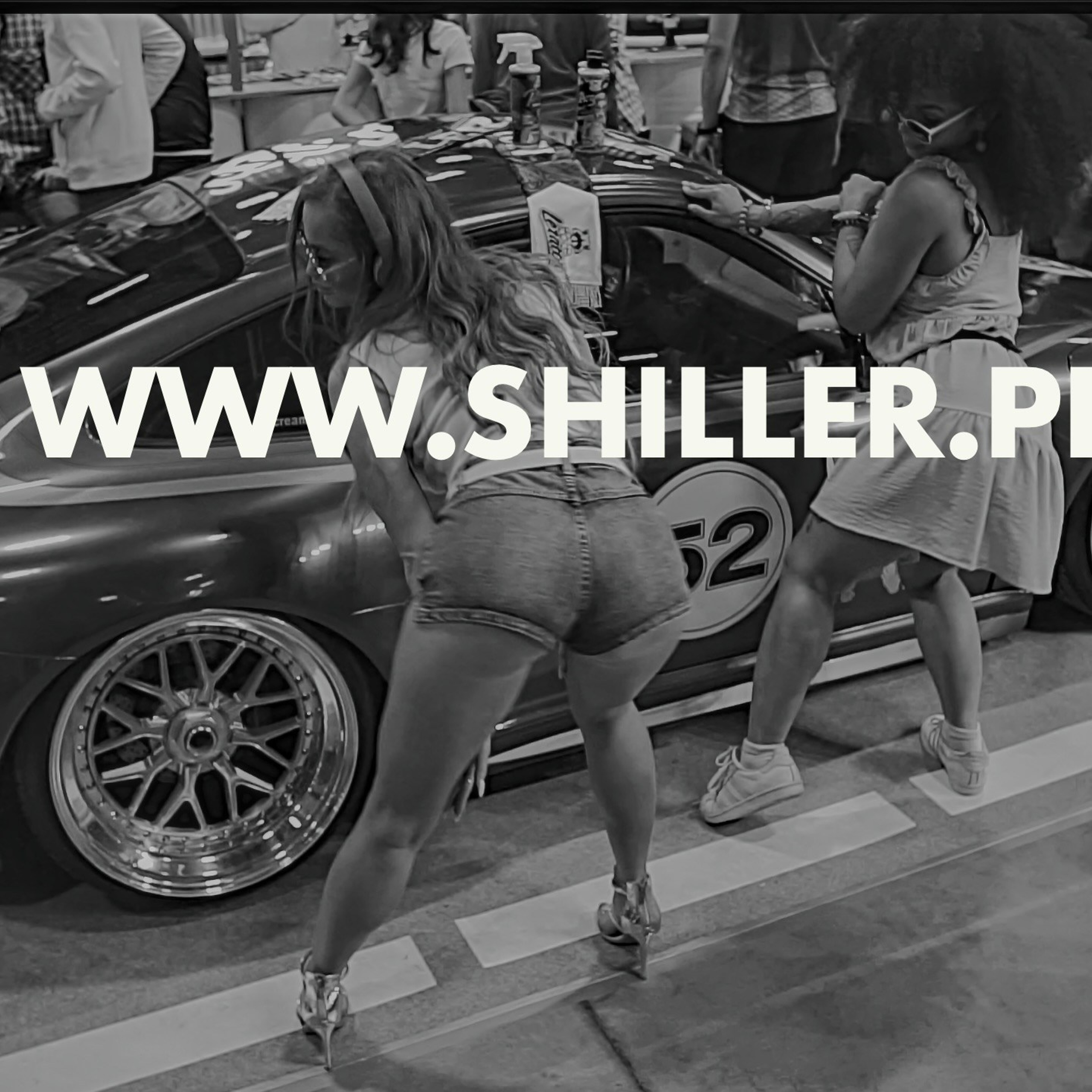 Фотосессия мастера детейлинга во время работы: 