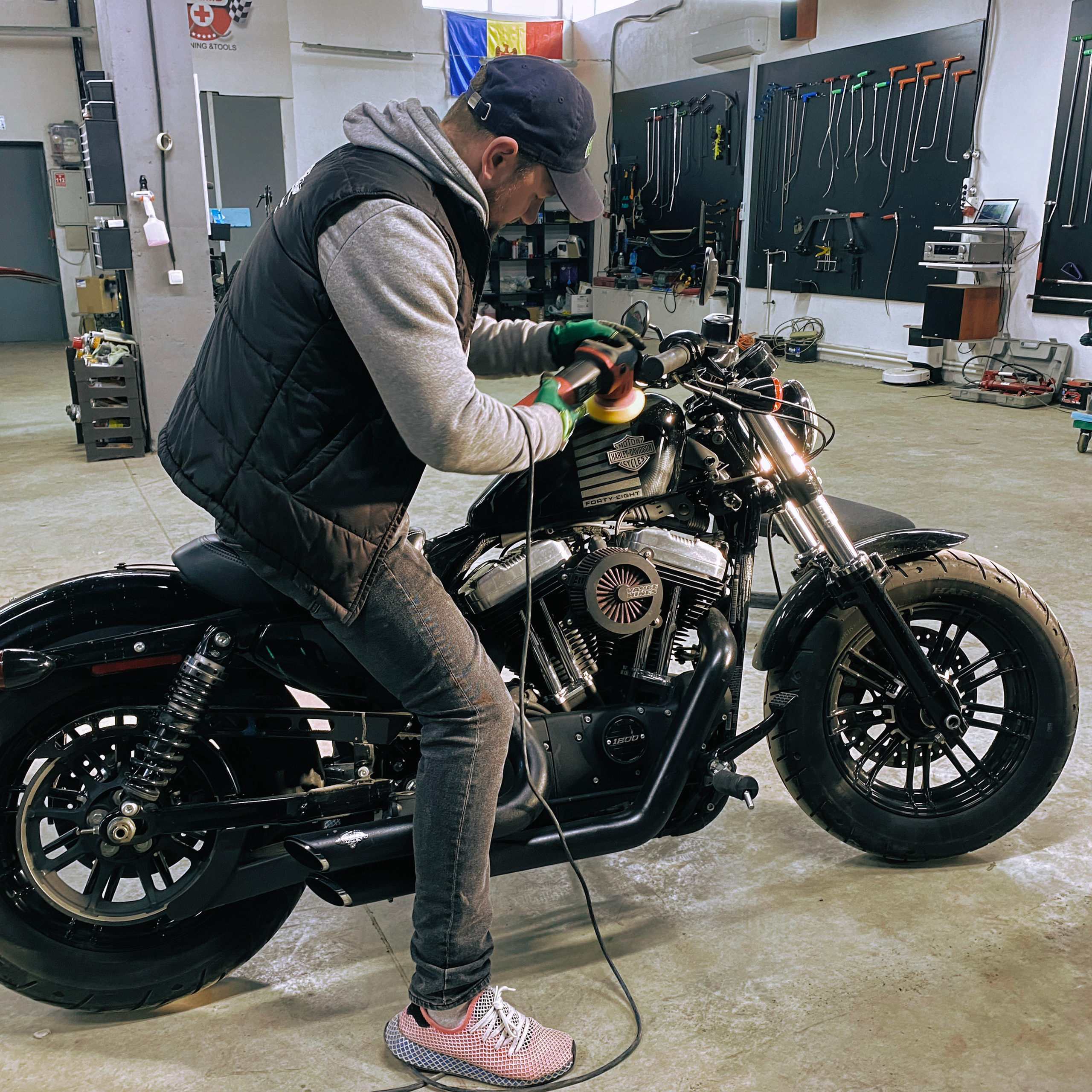 кишинев Локальная детейлинг Коррекция мотоцикла Harley-Davidson мастер детейлинга Макс Шиллер 