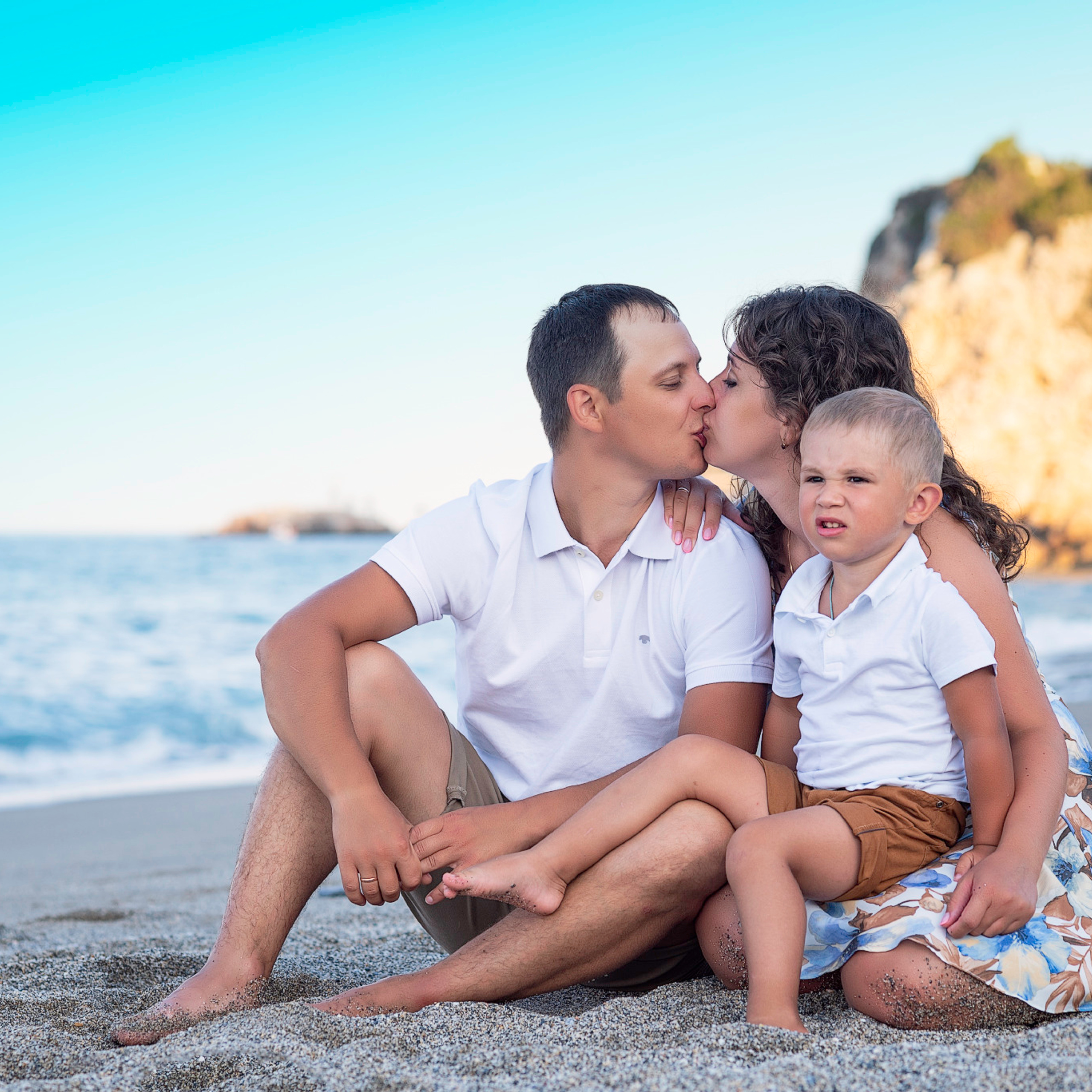 Семейная сьемка для Маши на диком пляже