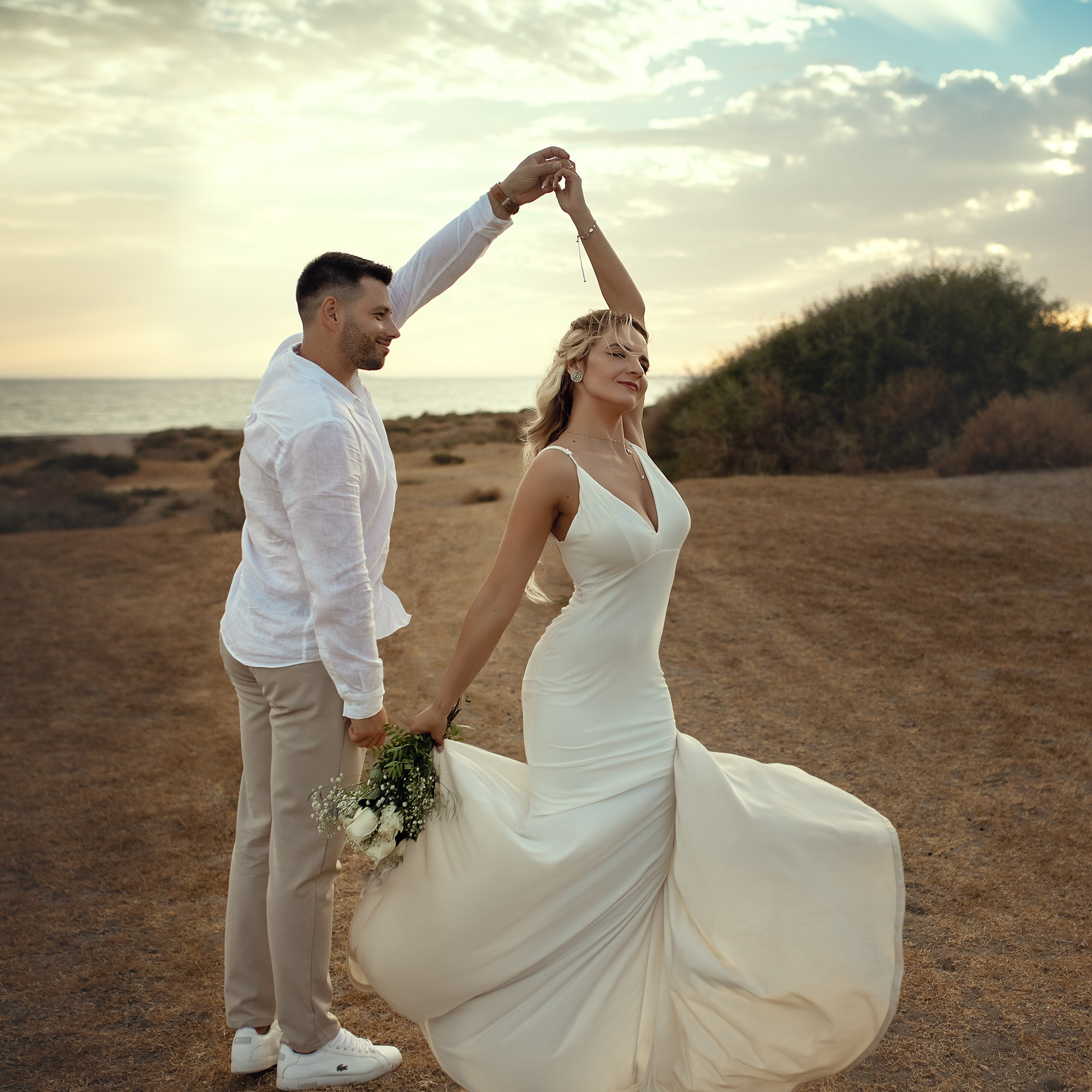 Post Boda pareja en la playa de El Toyo Almería