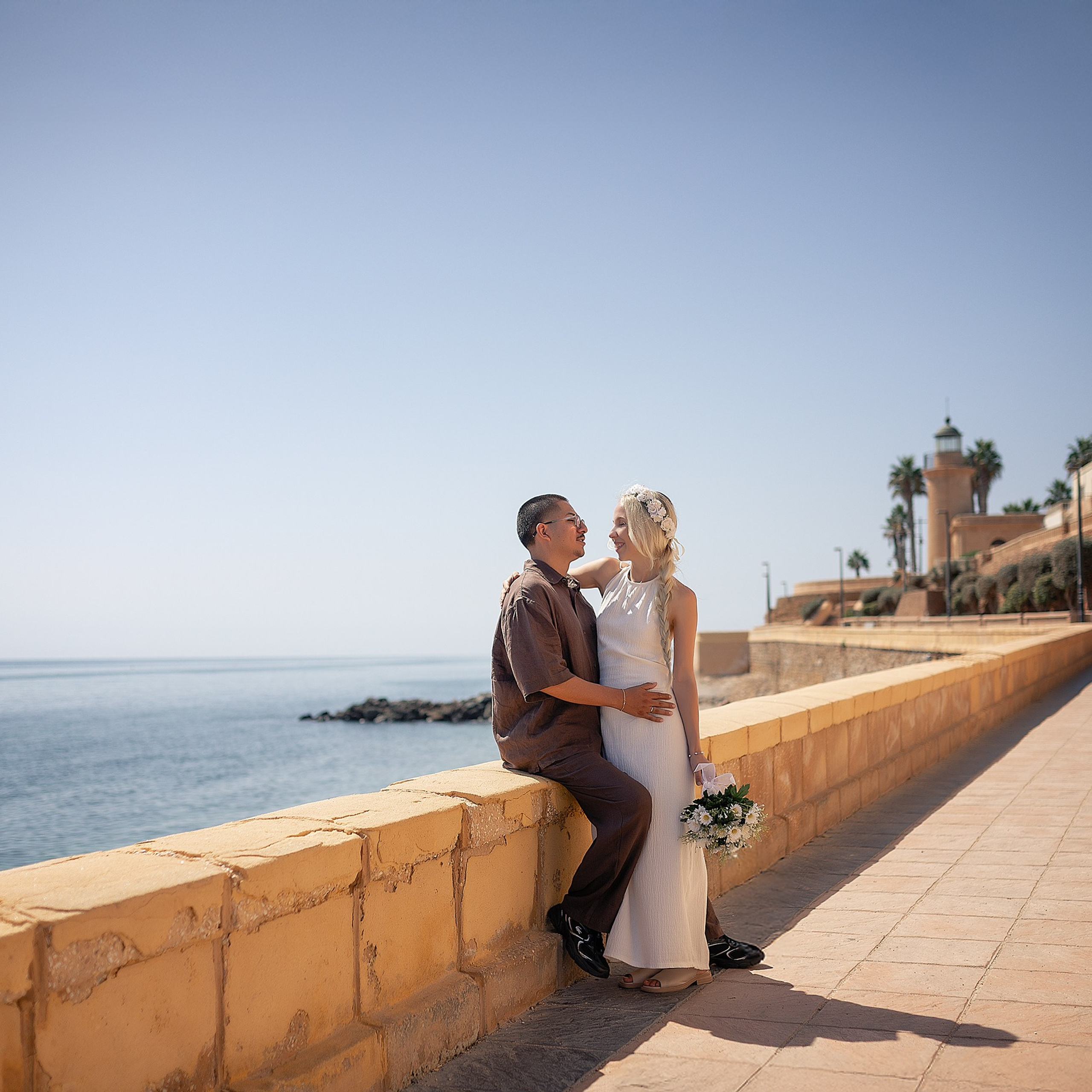 sesión post boda en la playa junto al Castillo de Santa Ana