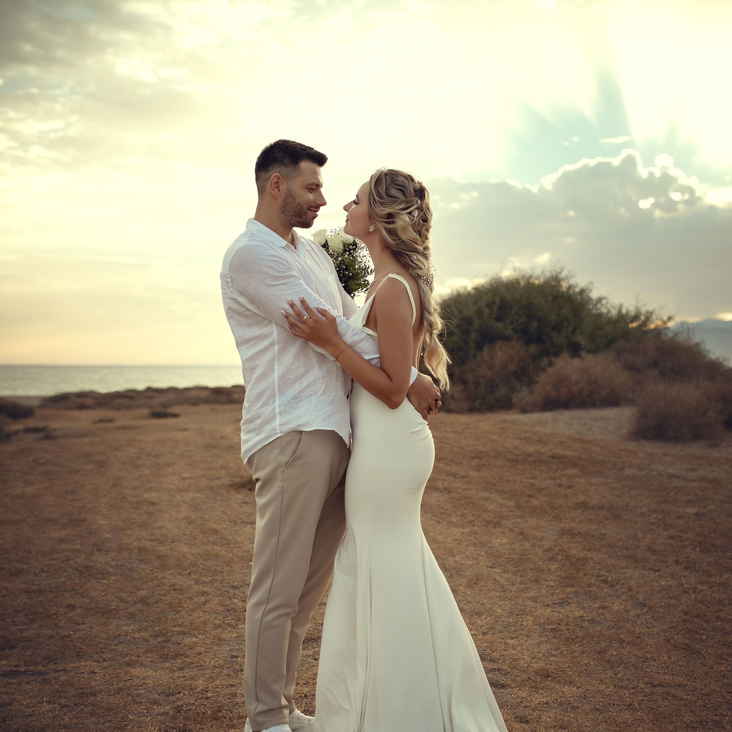 Pareja boda post boda playa EL  Toyo