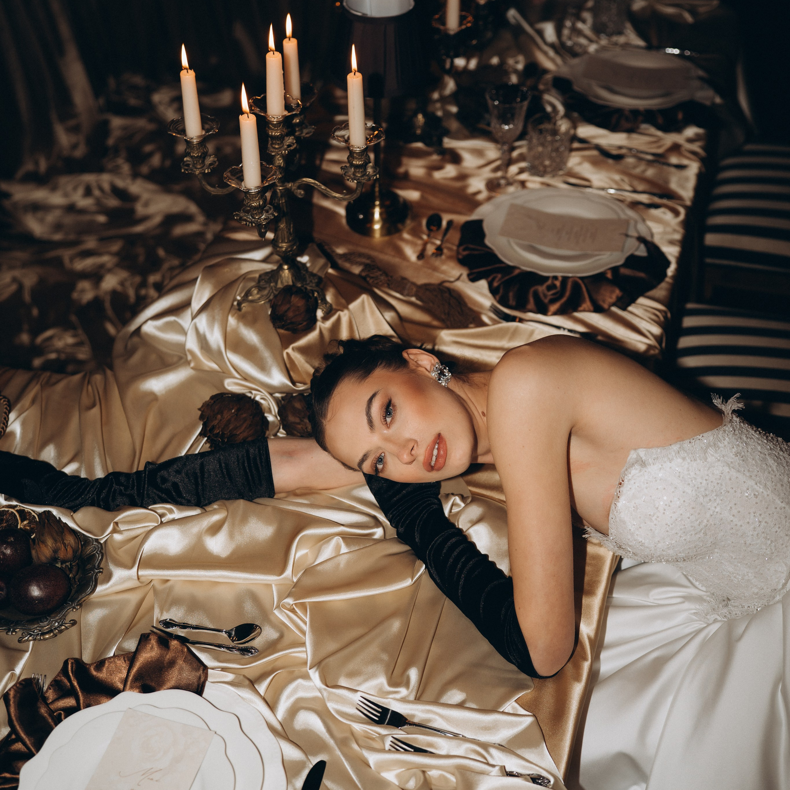 Braut bei Hochzeitsfeier auf einer Hochzeit in NRW fotografiert von Nicole Hartwich Fotografie