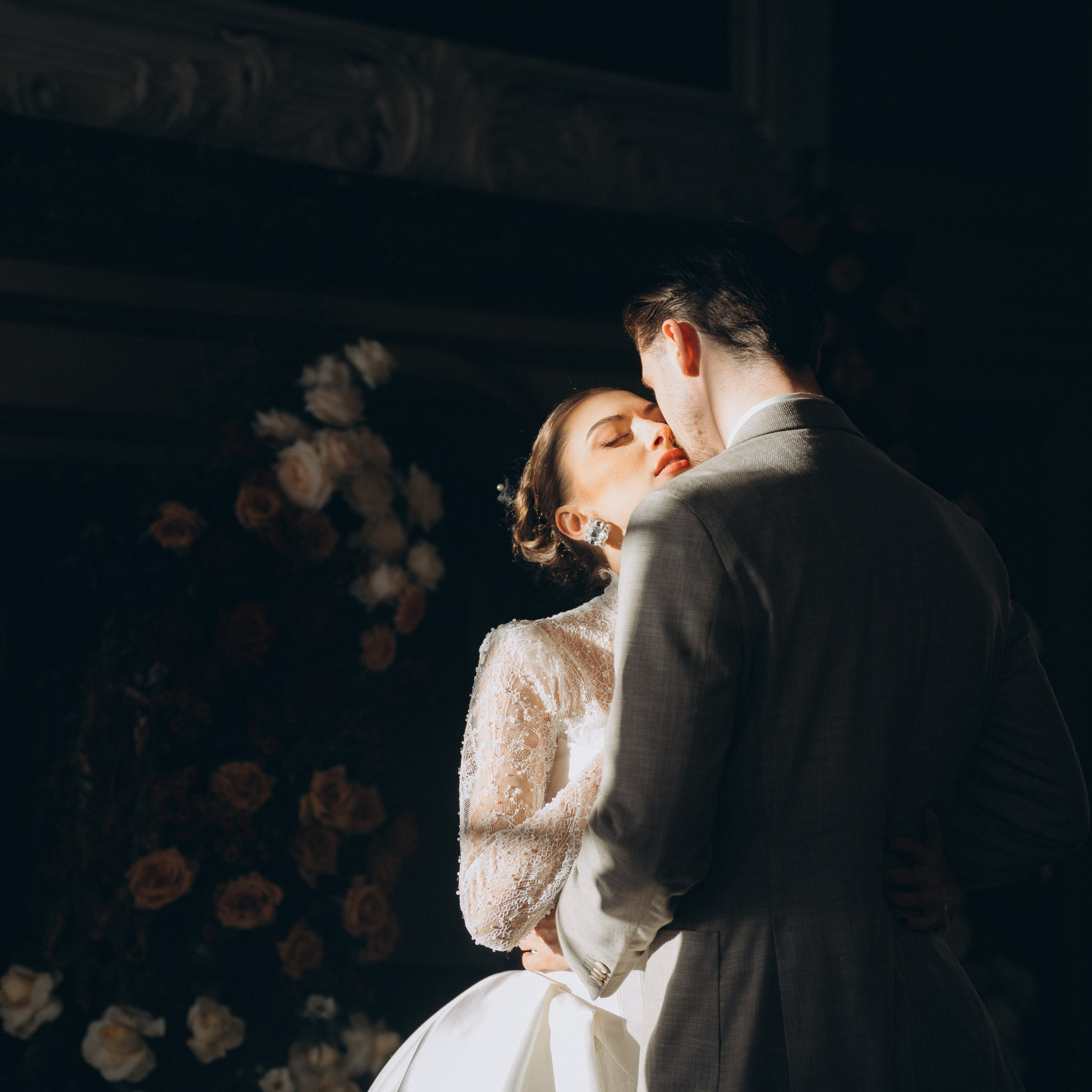 Romantisches Brautpaarporträt bei einer Hochzeit in Nordhessen, Hochzeitsfotografin Nicole Hartwich