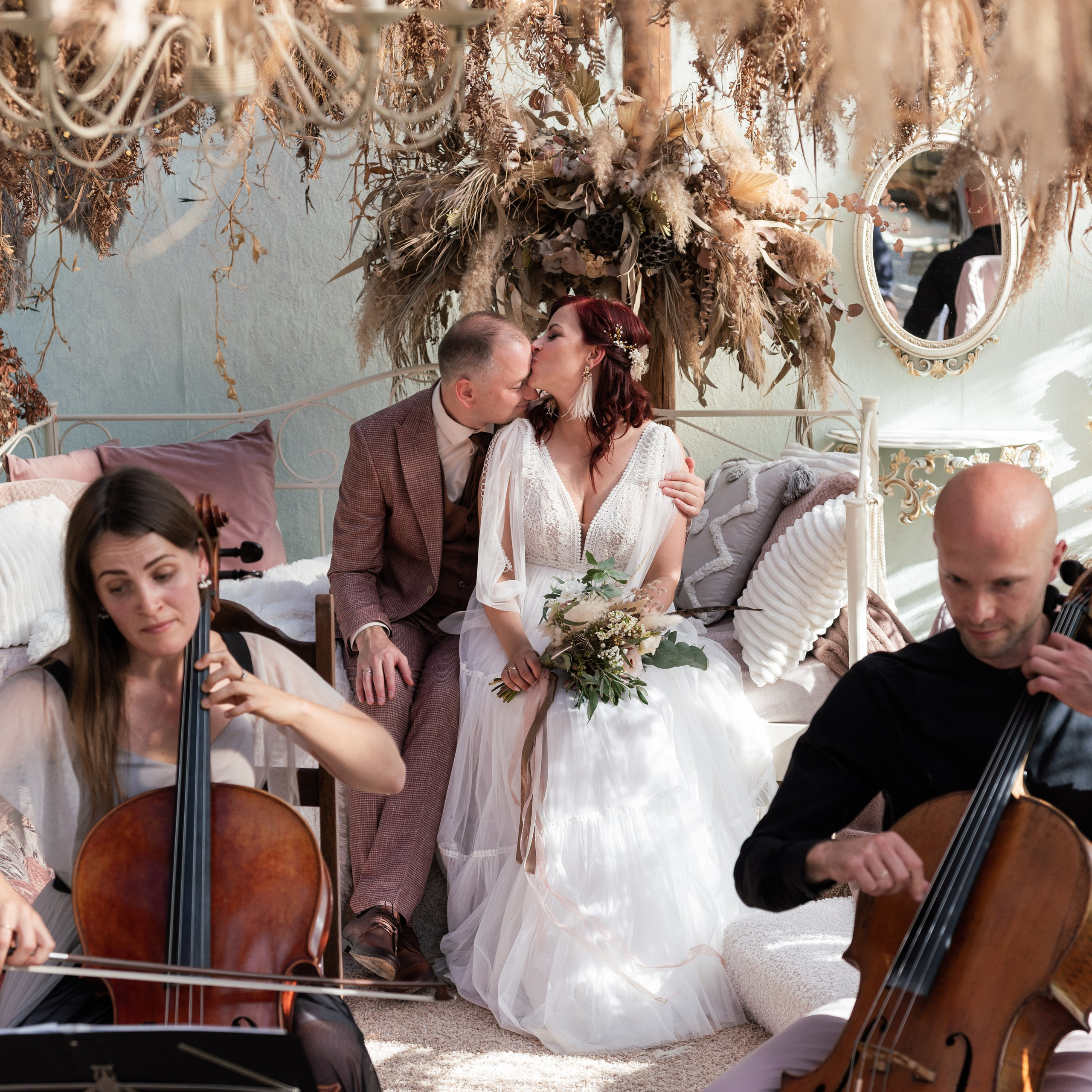 KĀZAS LĪDZ RĪTAUSMAI | BRĀĻA KĀZAS