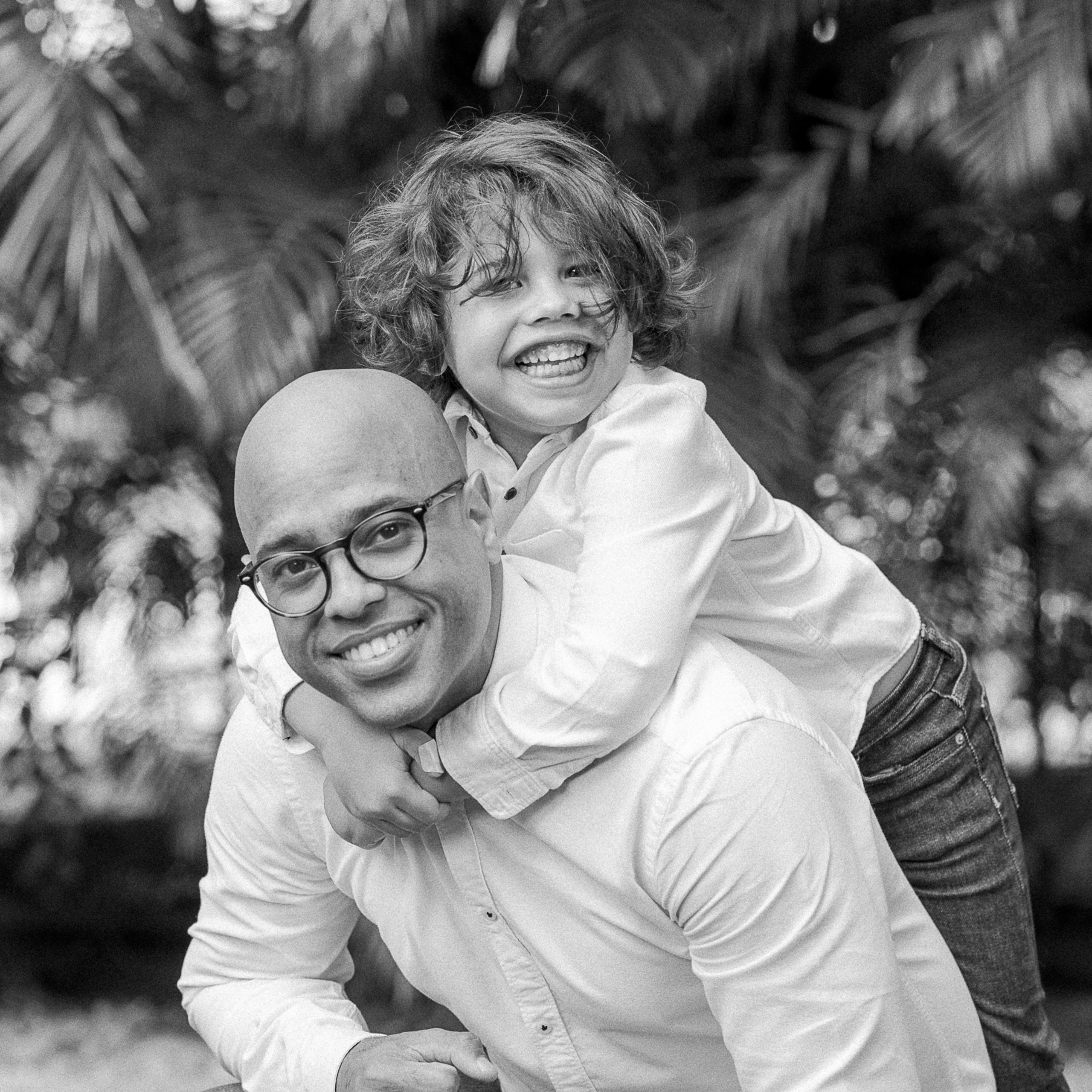 las fotos familiares con los emociones negro blanco