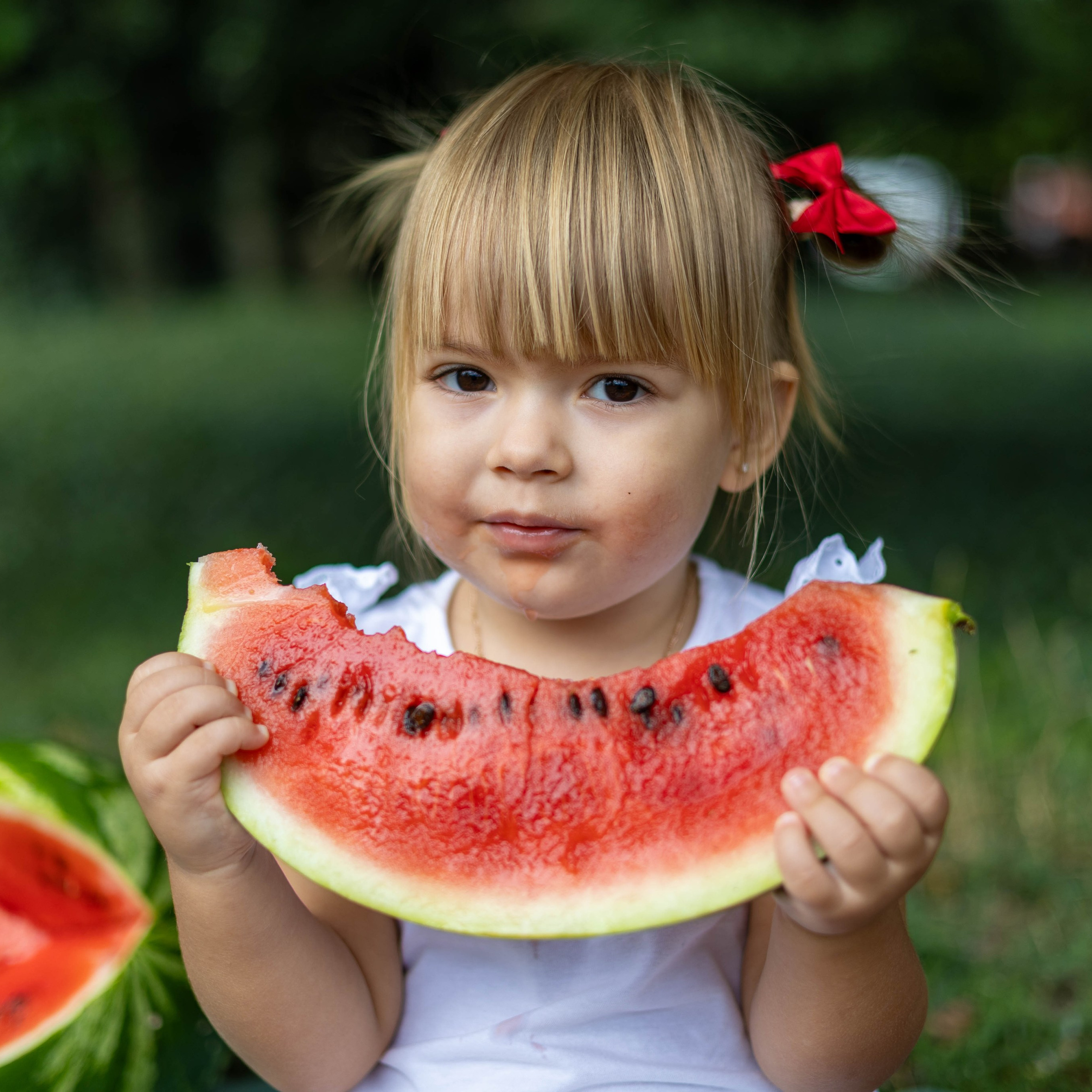 ДЕТСКАЯ ФОТОСЕССИЯ С АРБУЗАМИ В КИШИНЕВЕ