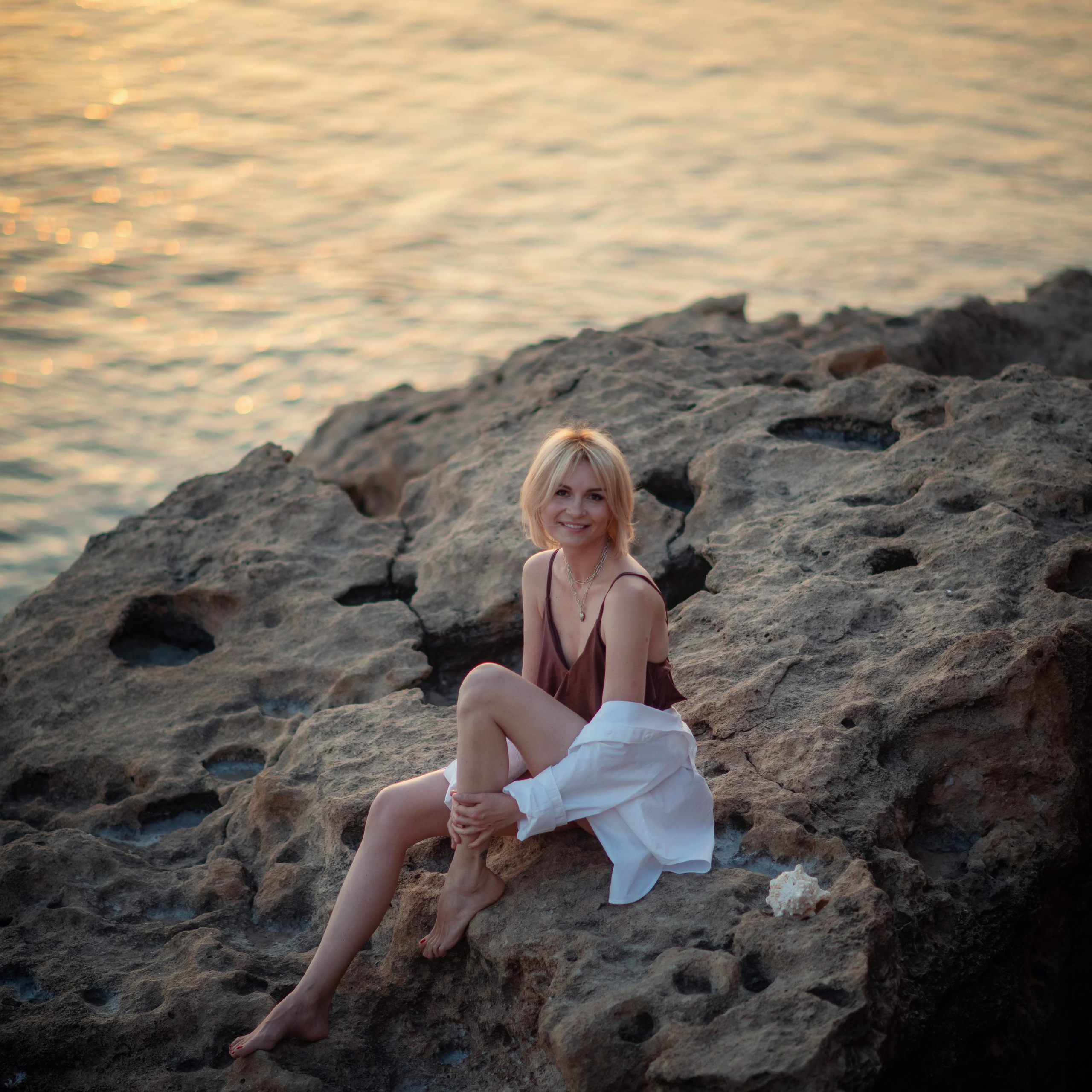 Закат на морских скалах