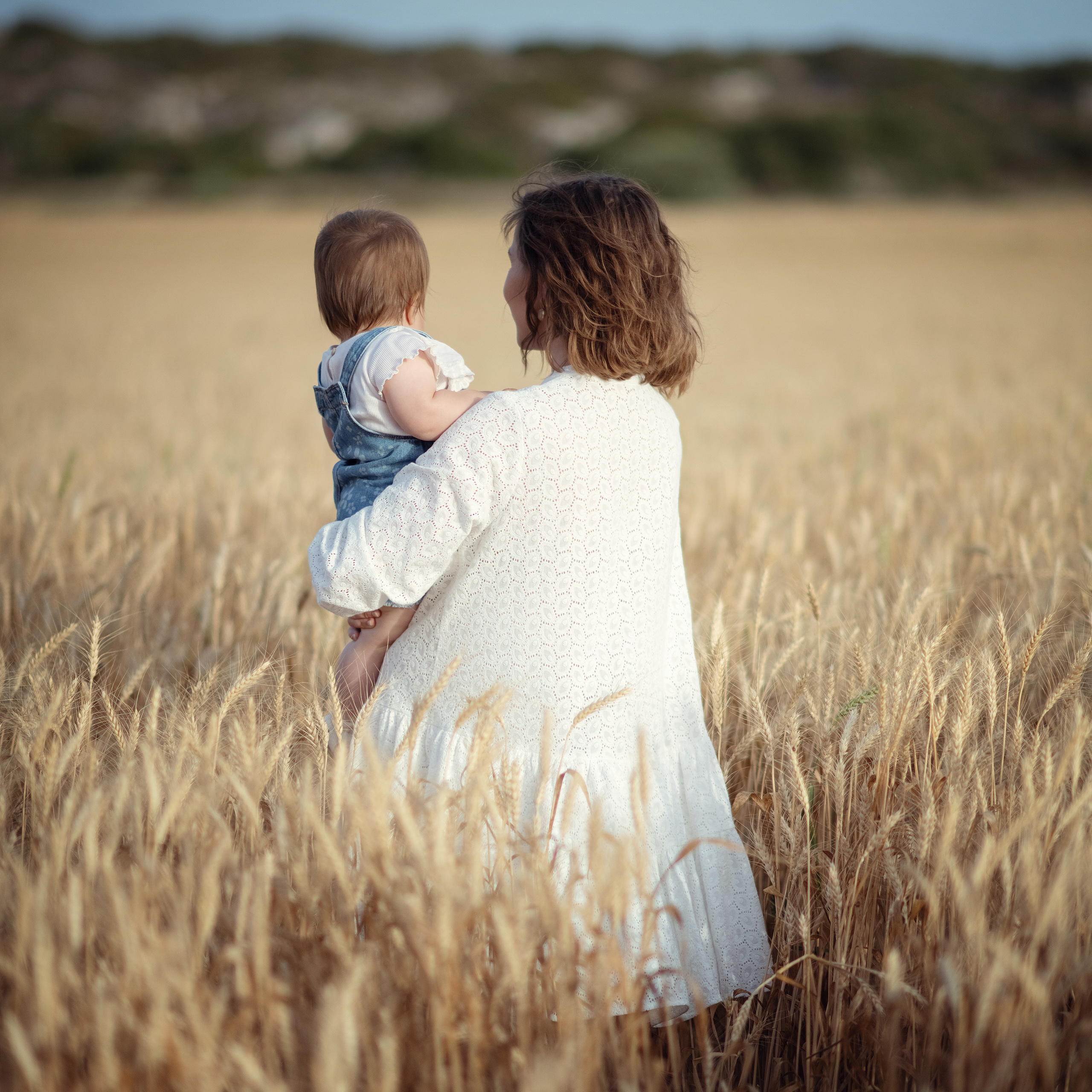 У большого дерева
