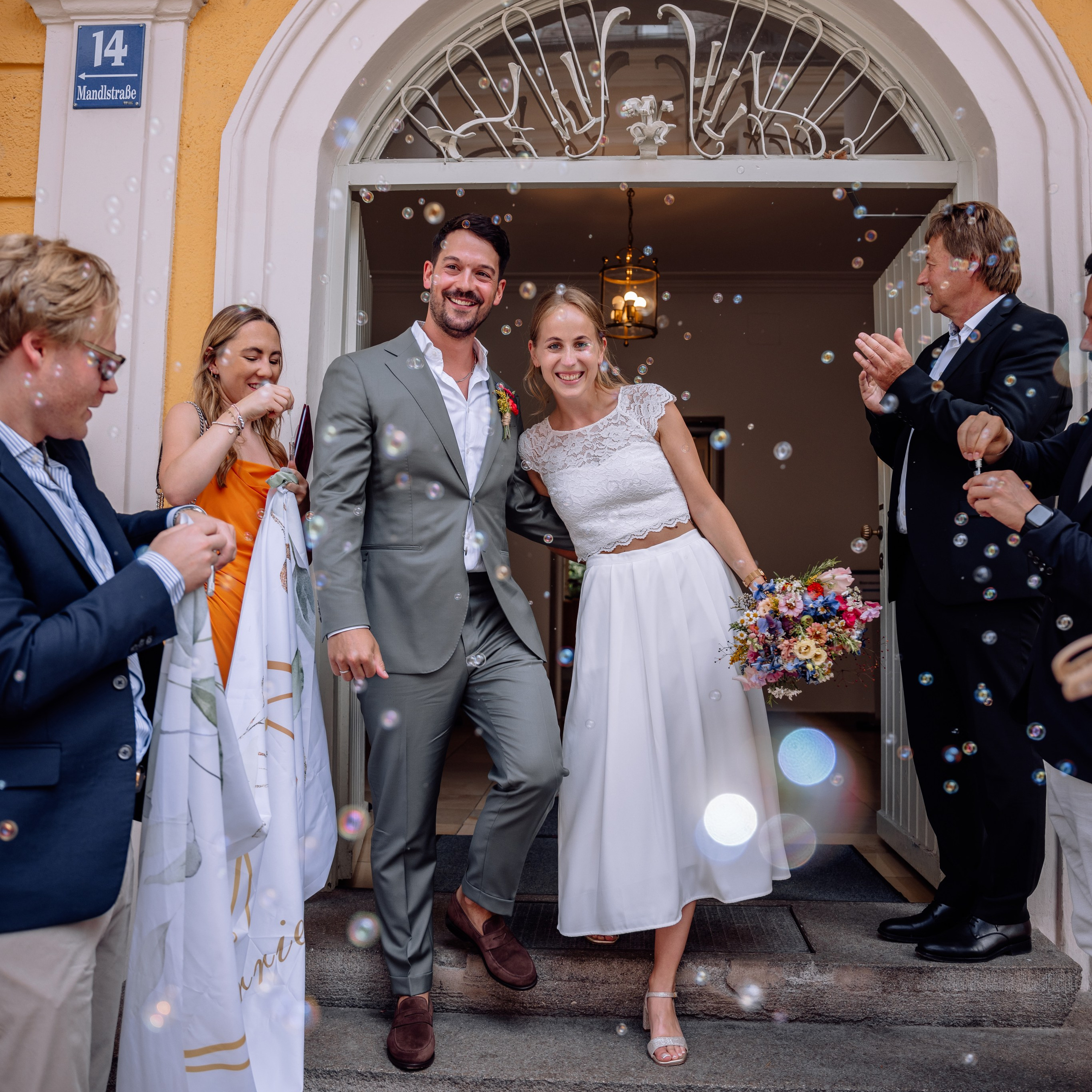 Sommerliche Hochzeitsfotos im Standesamt Mandlstraße & Schwabing