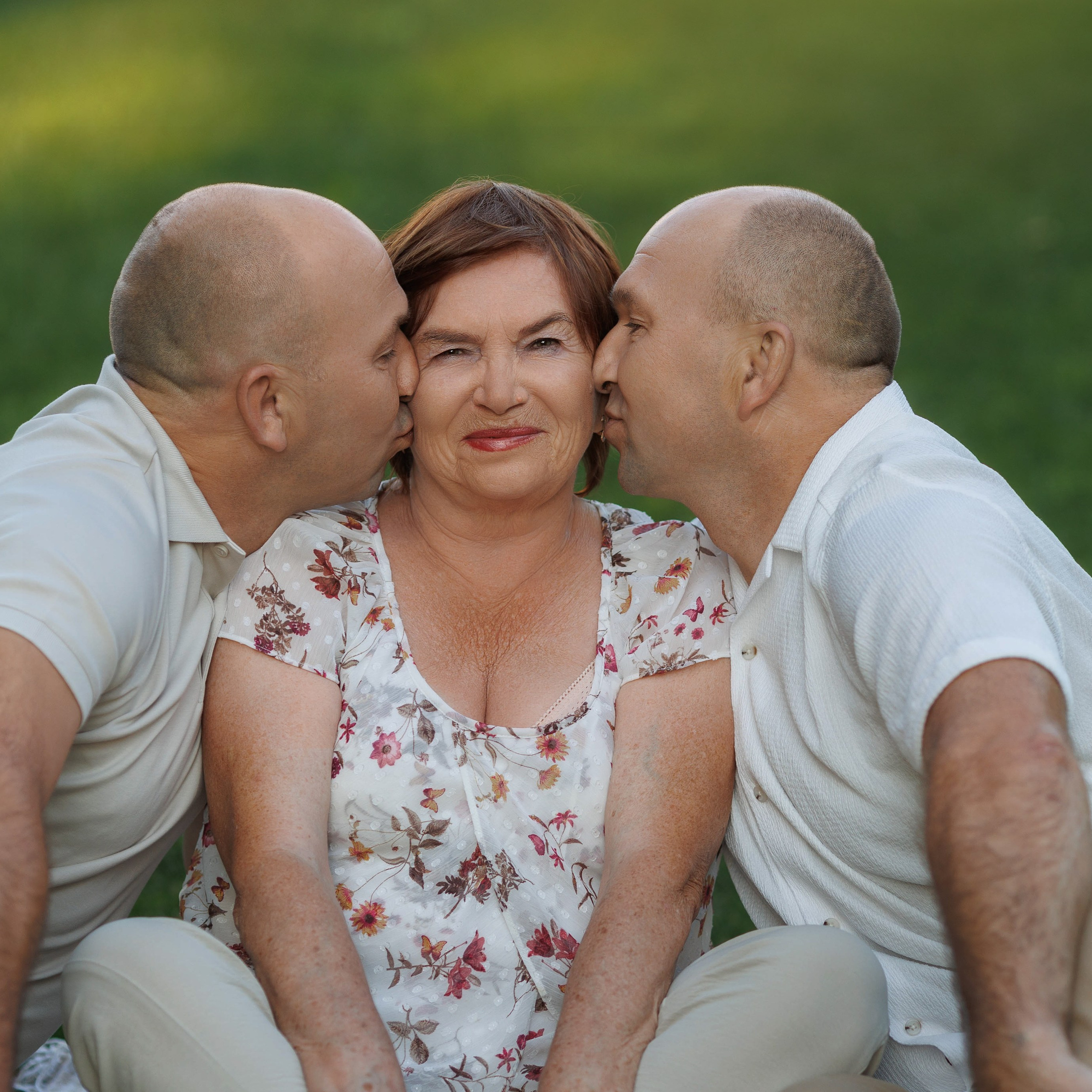 Съёмка большой семьи в ботаническом саду