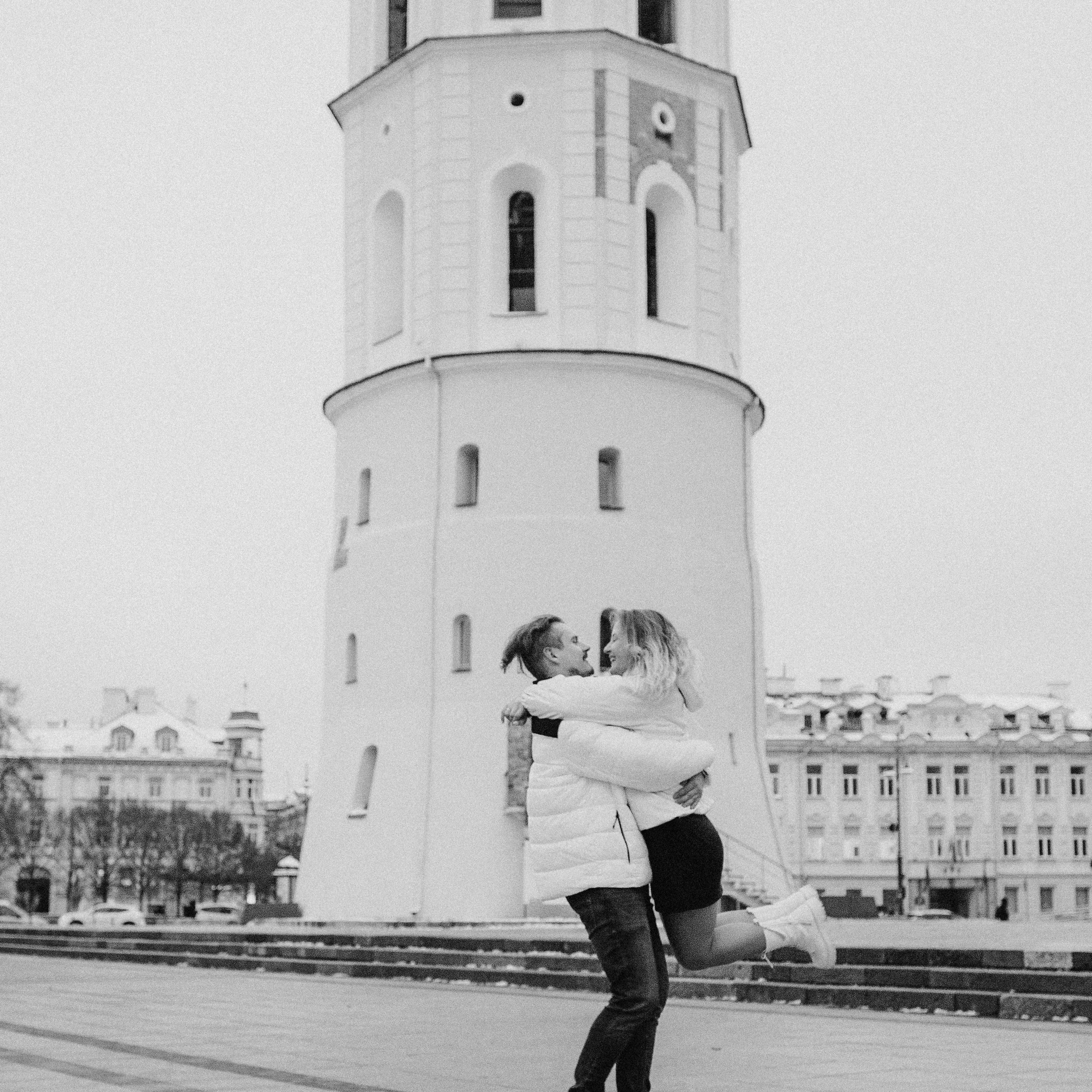 Катя и Паша. Прогулка в старом городе в Вильнюсе.