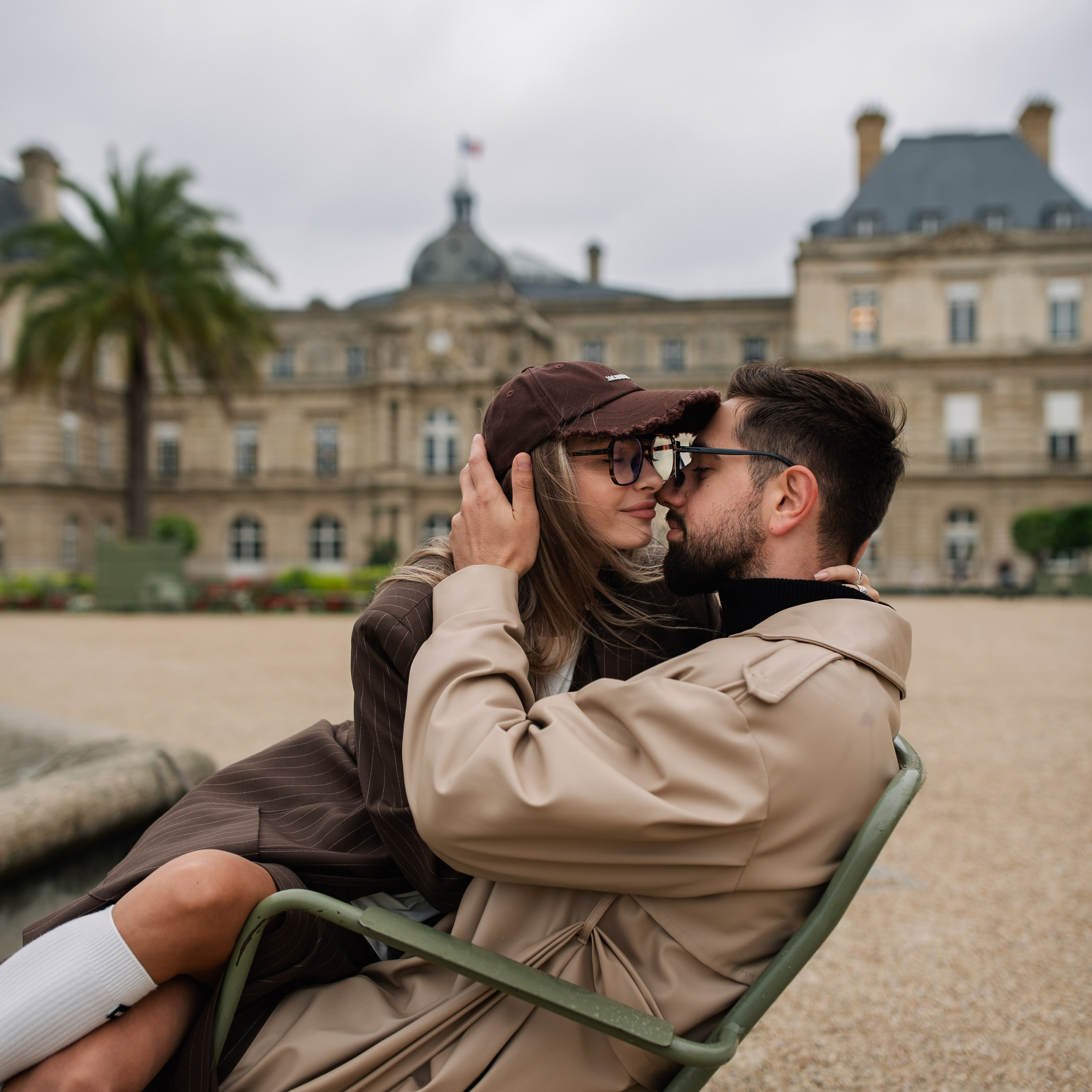 Autumn love story in Paris
