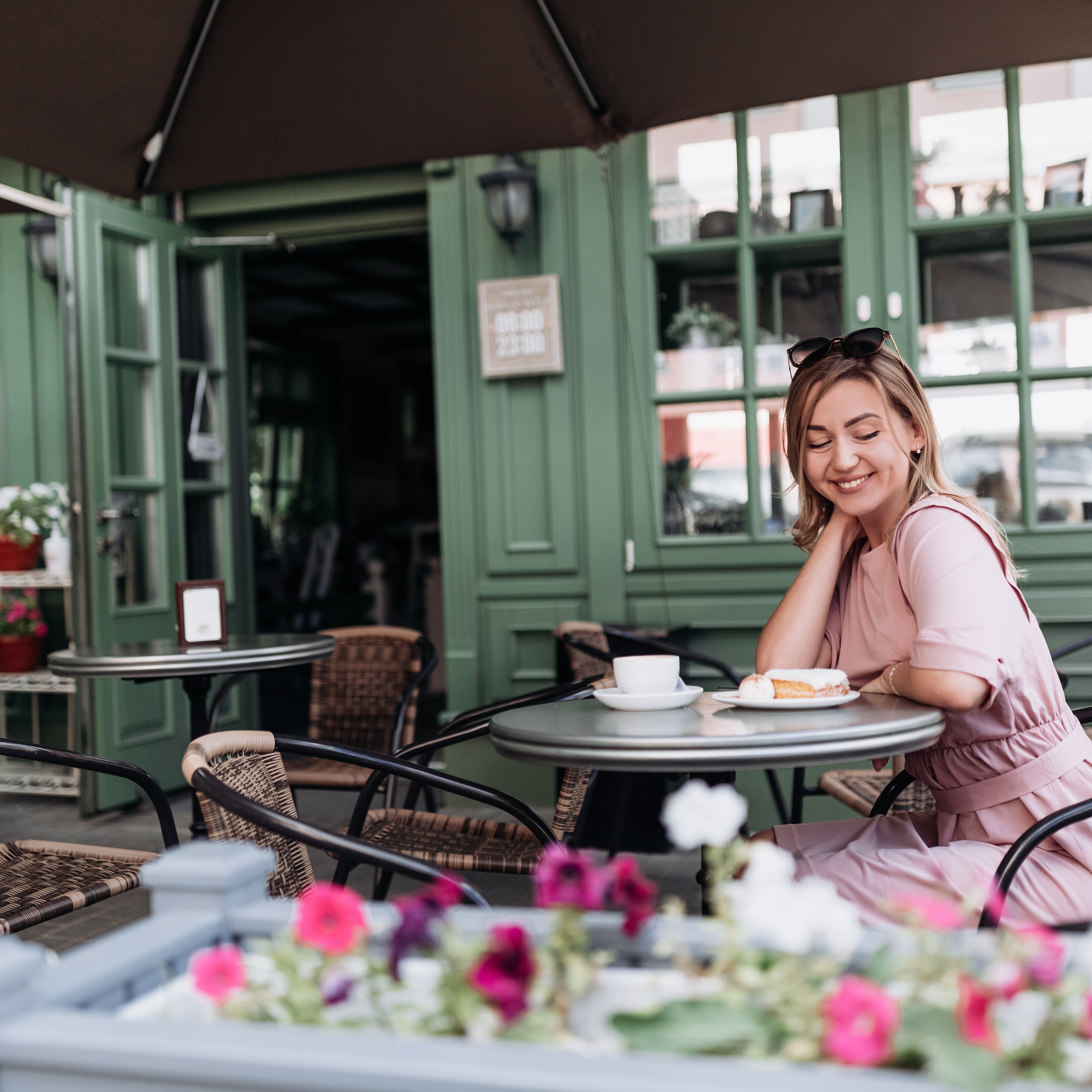 Photoshoot at the cafe with Marina