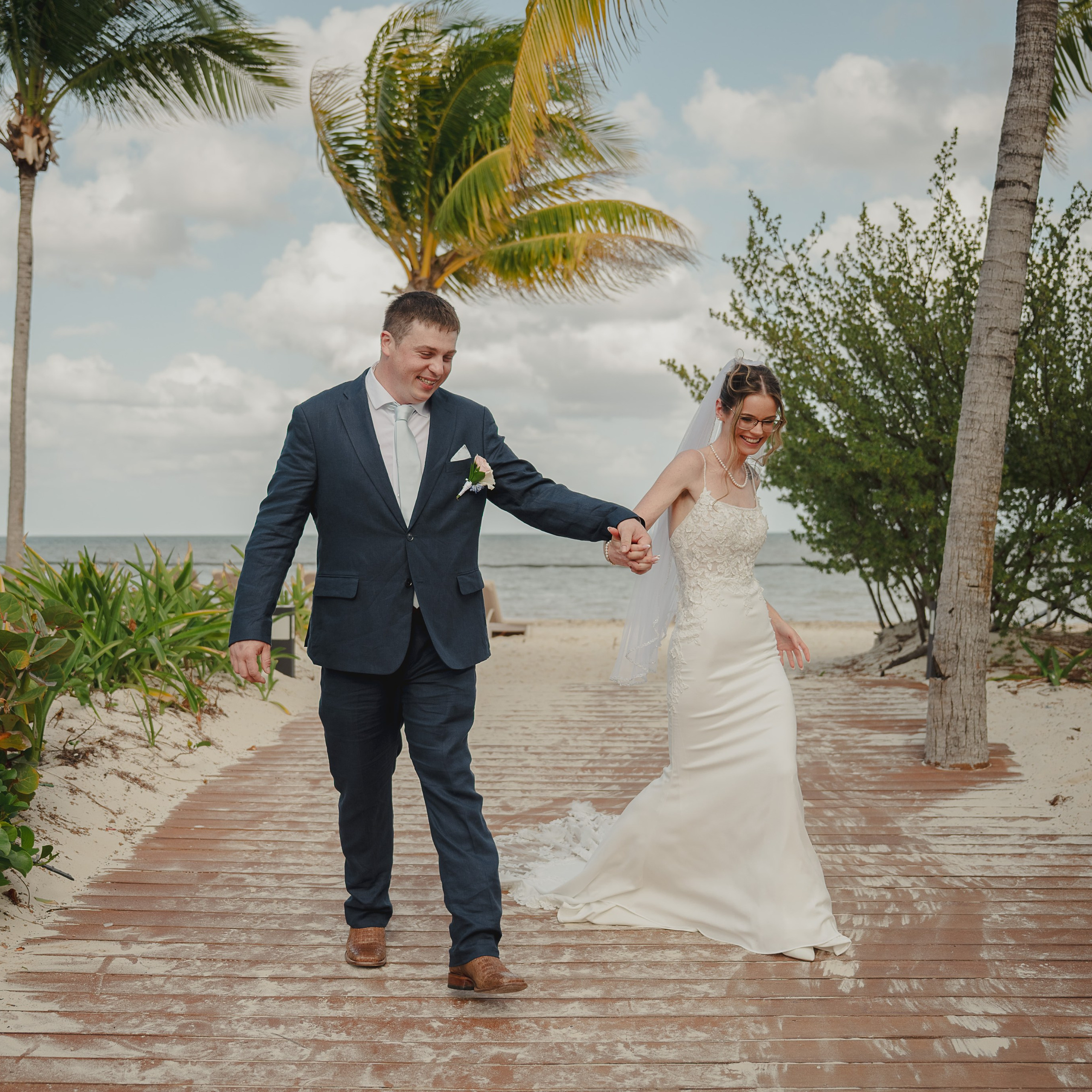 Sneak Peeks. Destination wedding photographer based in Cancun and Riviera Maya with service worldwide