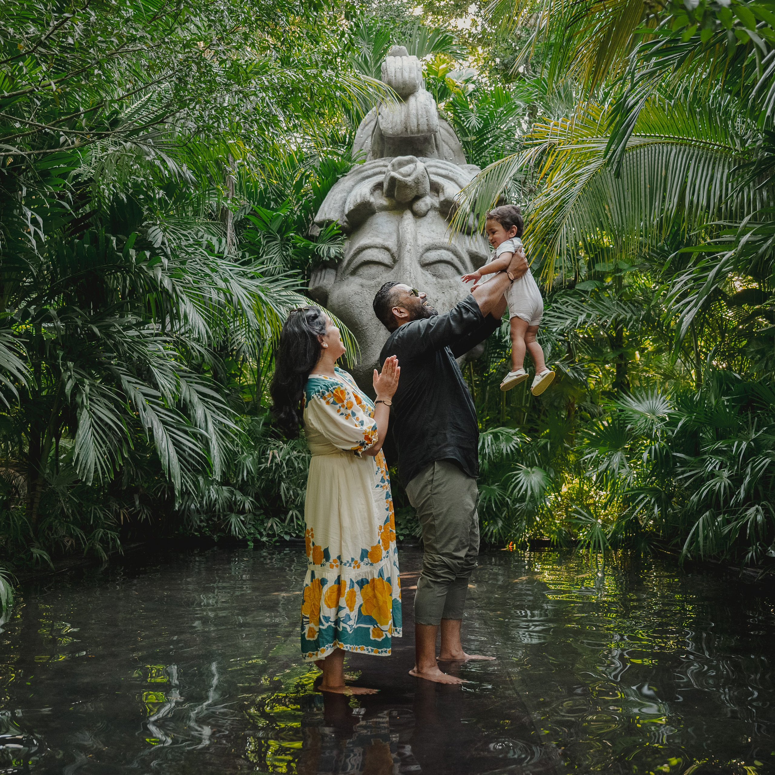Sneak Peeks. Destination wedding photographer based in Cancun and Riviera Maya with service worldwide