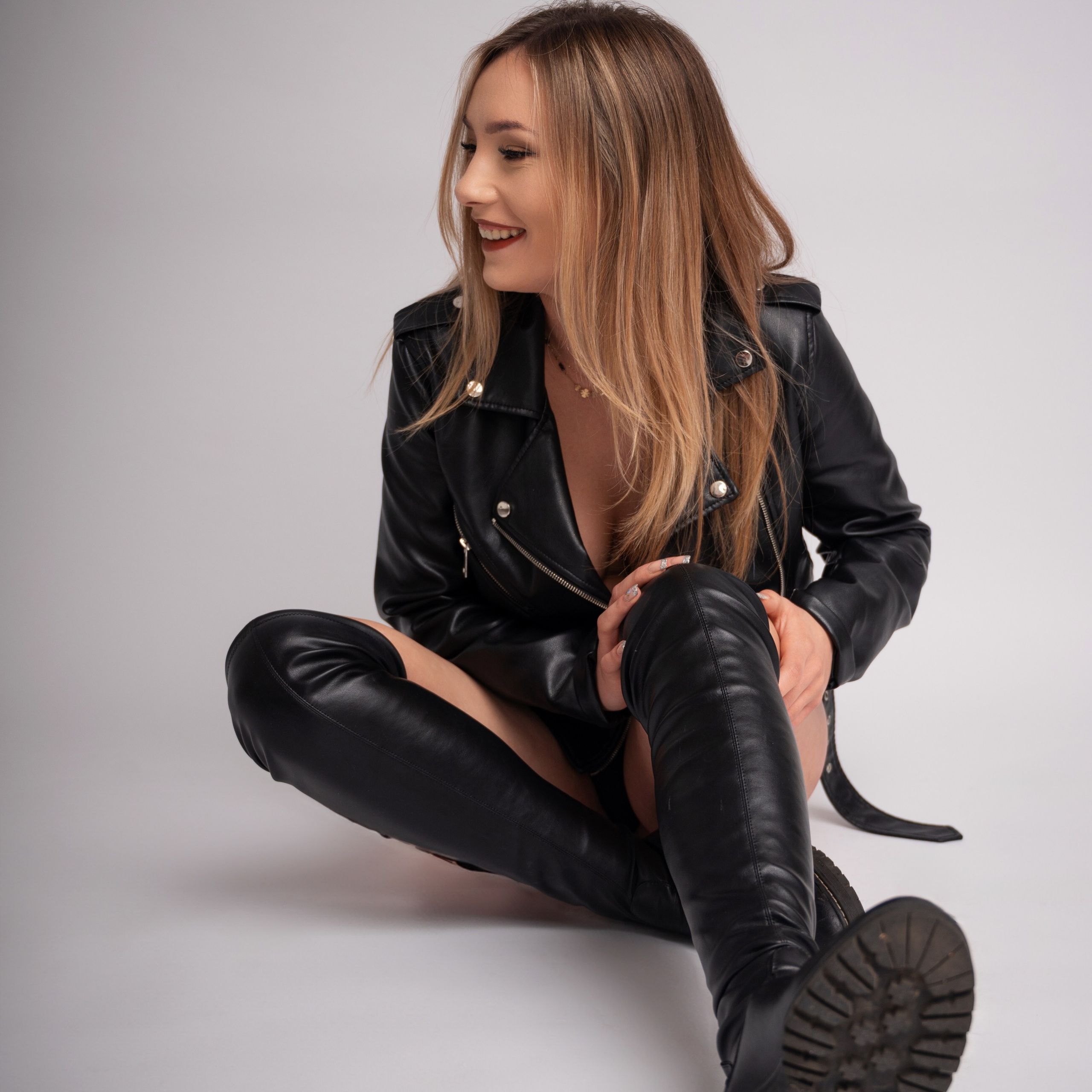 Feminine & Fashion. Home