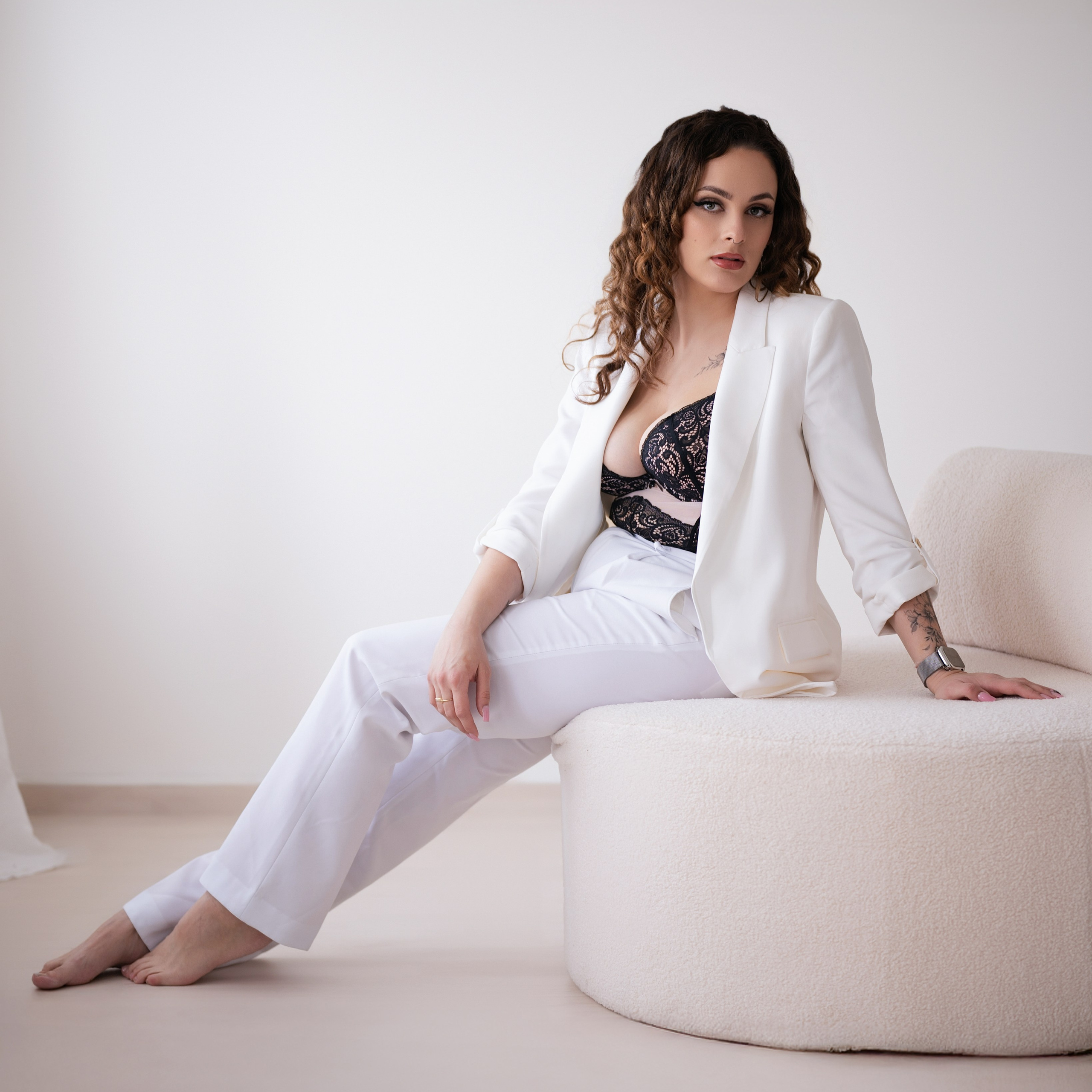 Feminine & Fashion. Home