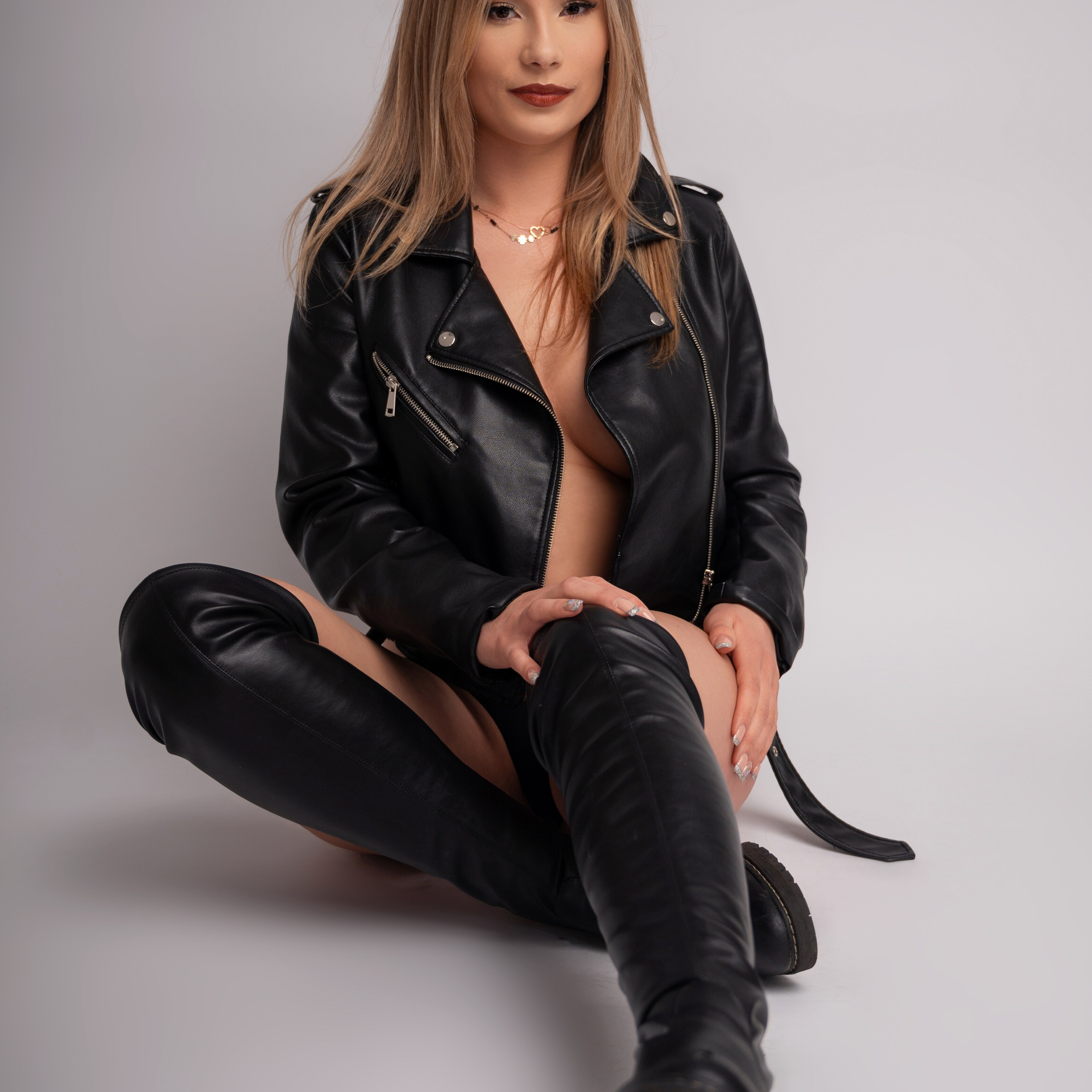 Feminine & Fashion. Home