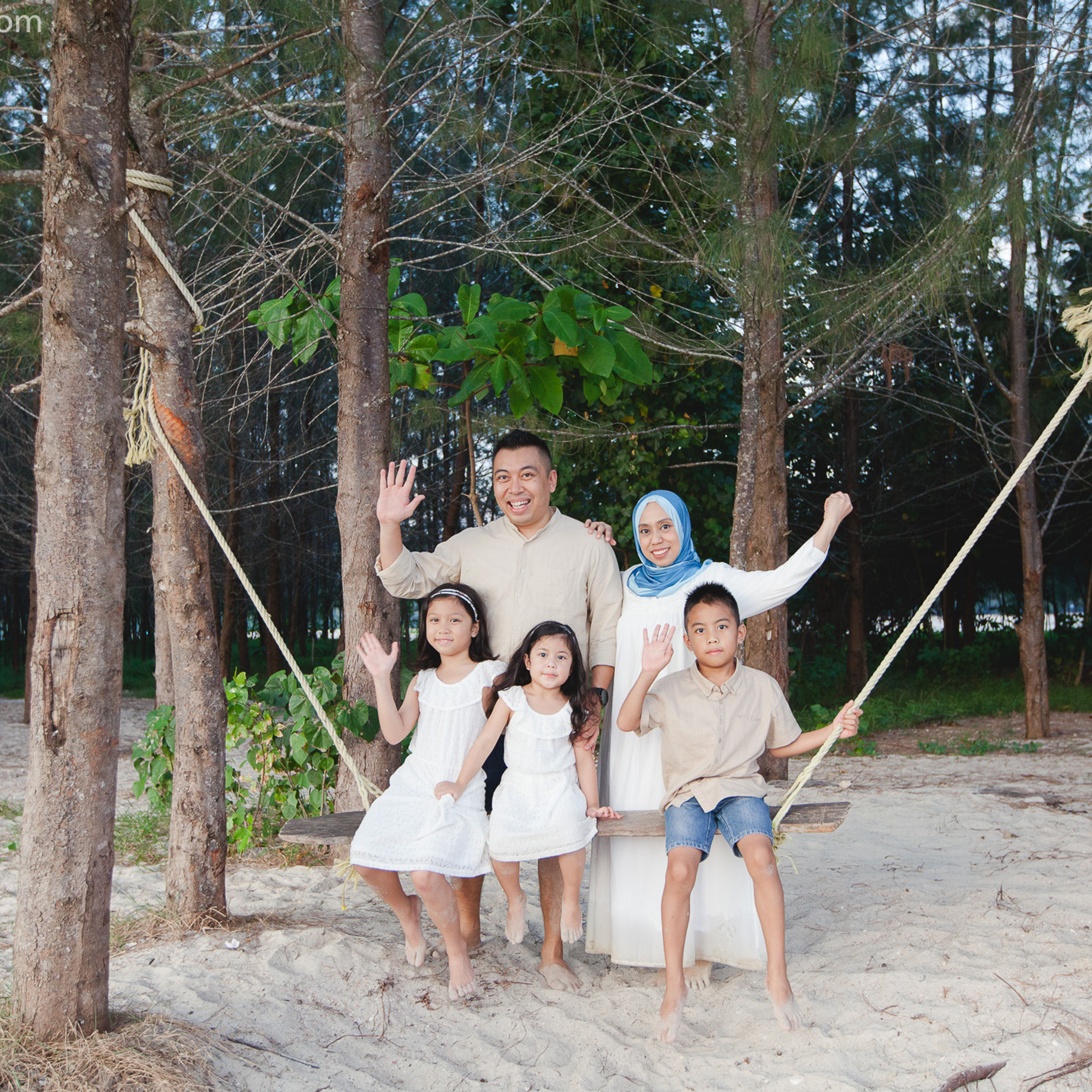 Napparat Beach Family