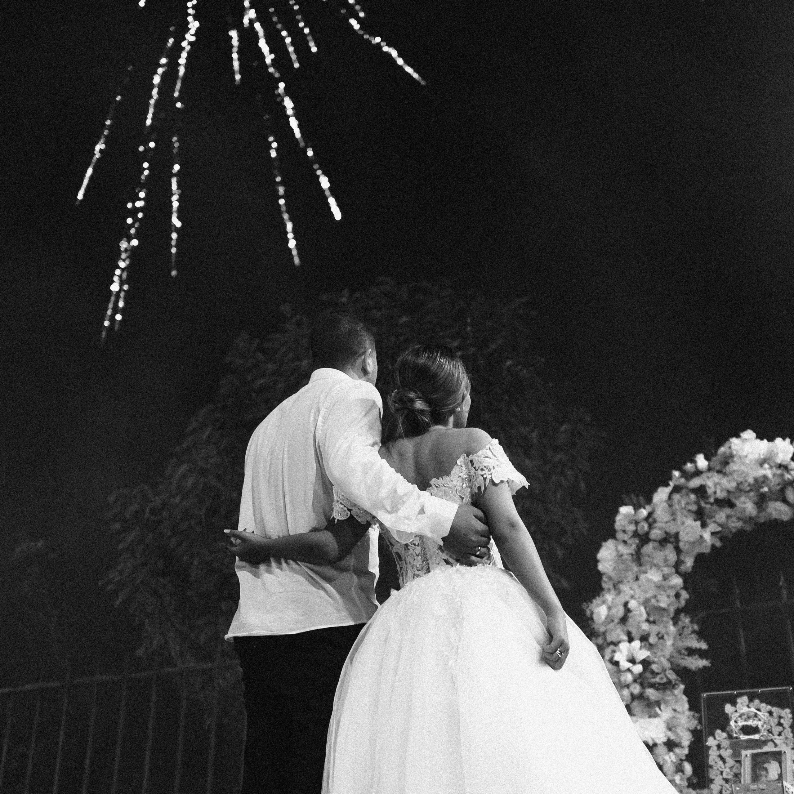 Mari B&W. Lifestyle and wedding photographer in Dubai Valeria Kikvidze