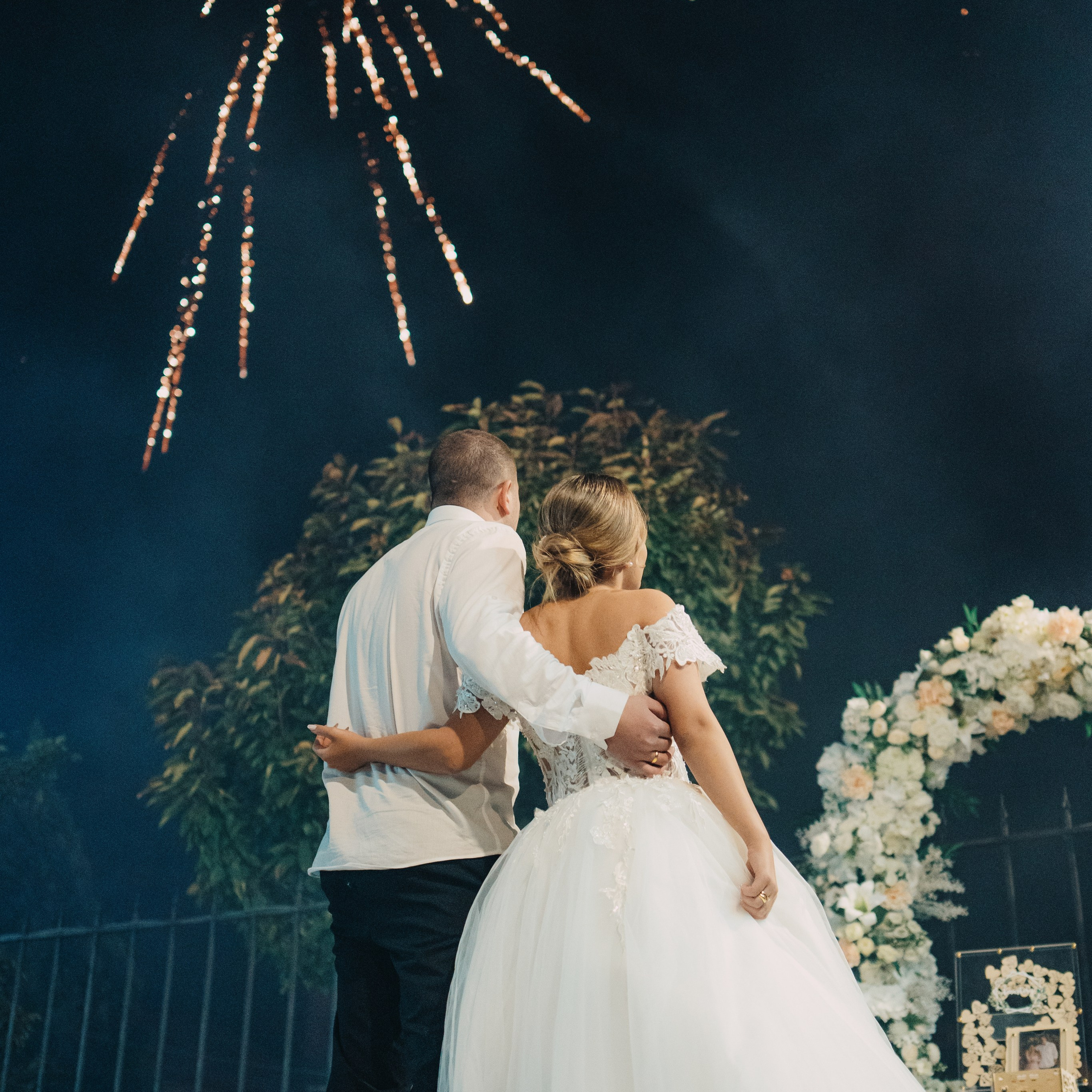 Shining lights. Lifestyle and wedding photographer in Dubai Valeria Kikvidze