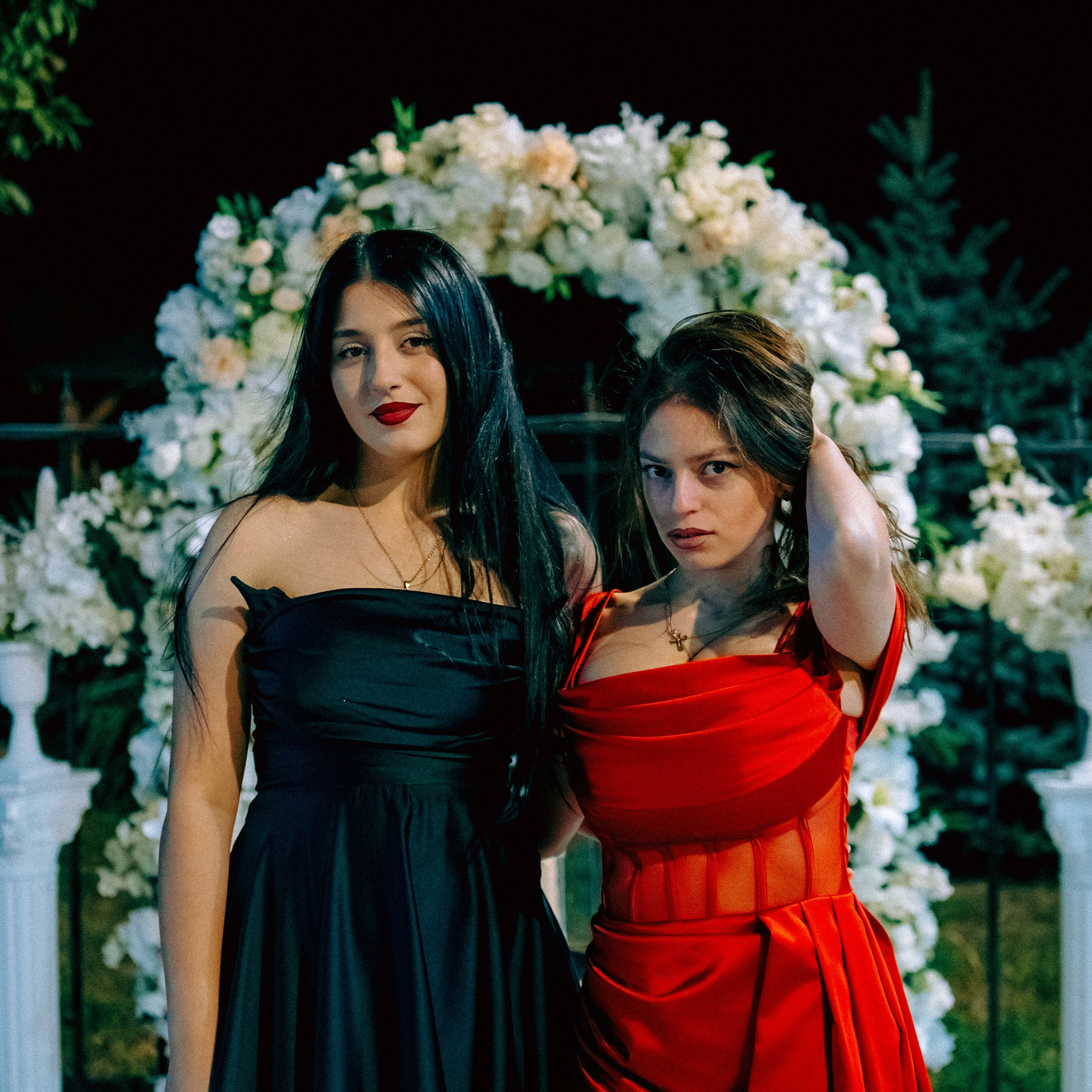 Black & Red. Lifestyle and wedding photographer in Dubai Valeria Kikvidze