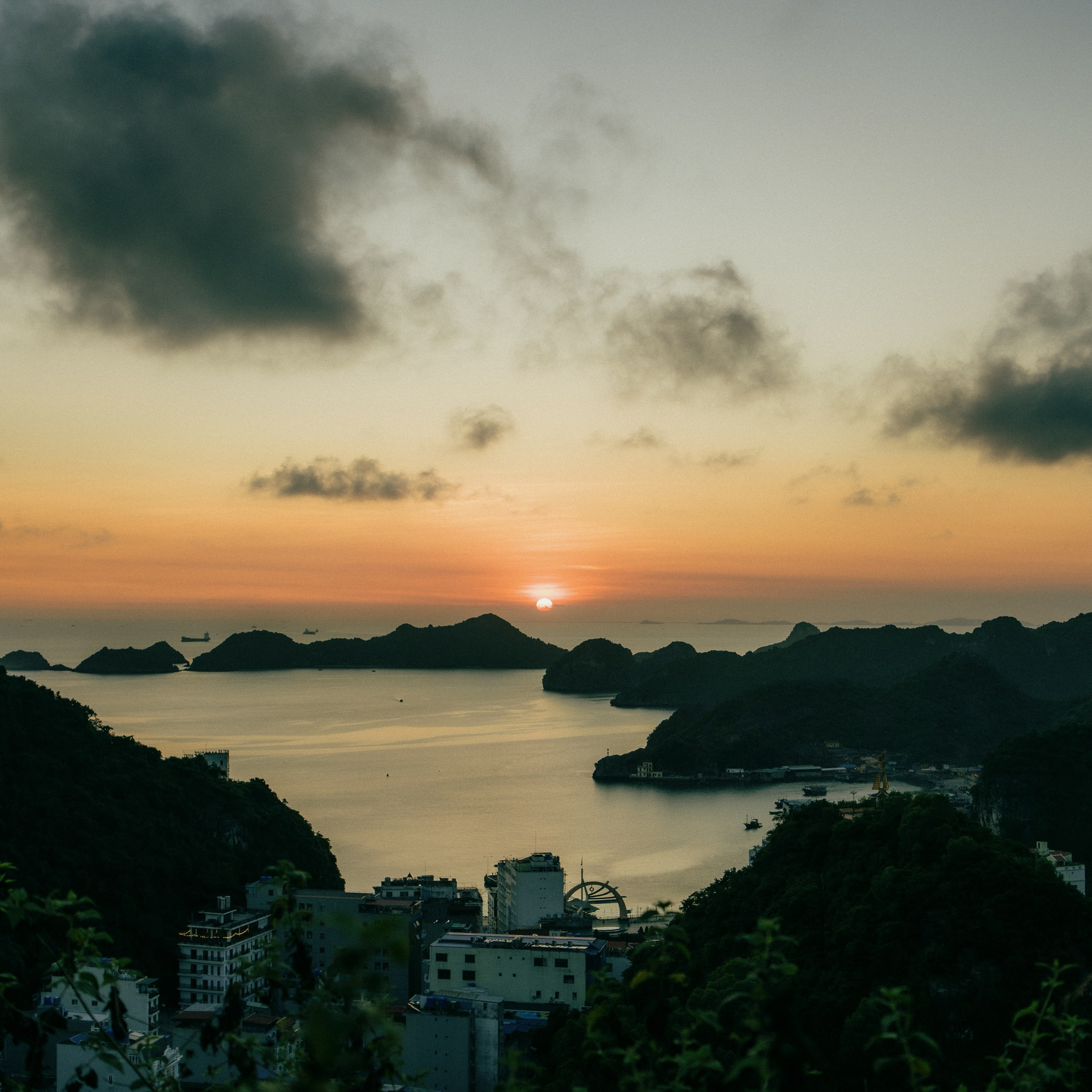 Cat Ba. Lifestyle and wedding photographer in Dubai Valeria Kikvidze